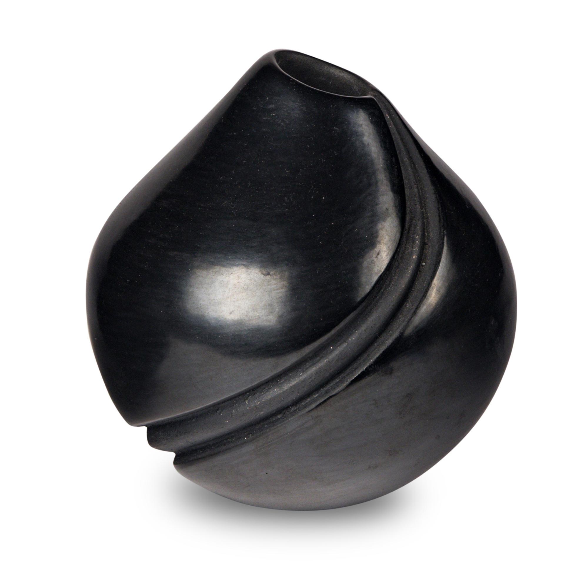 Dominique Toya (Jemez, 1971-2023) — Blackware Pottery Vase