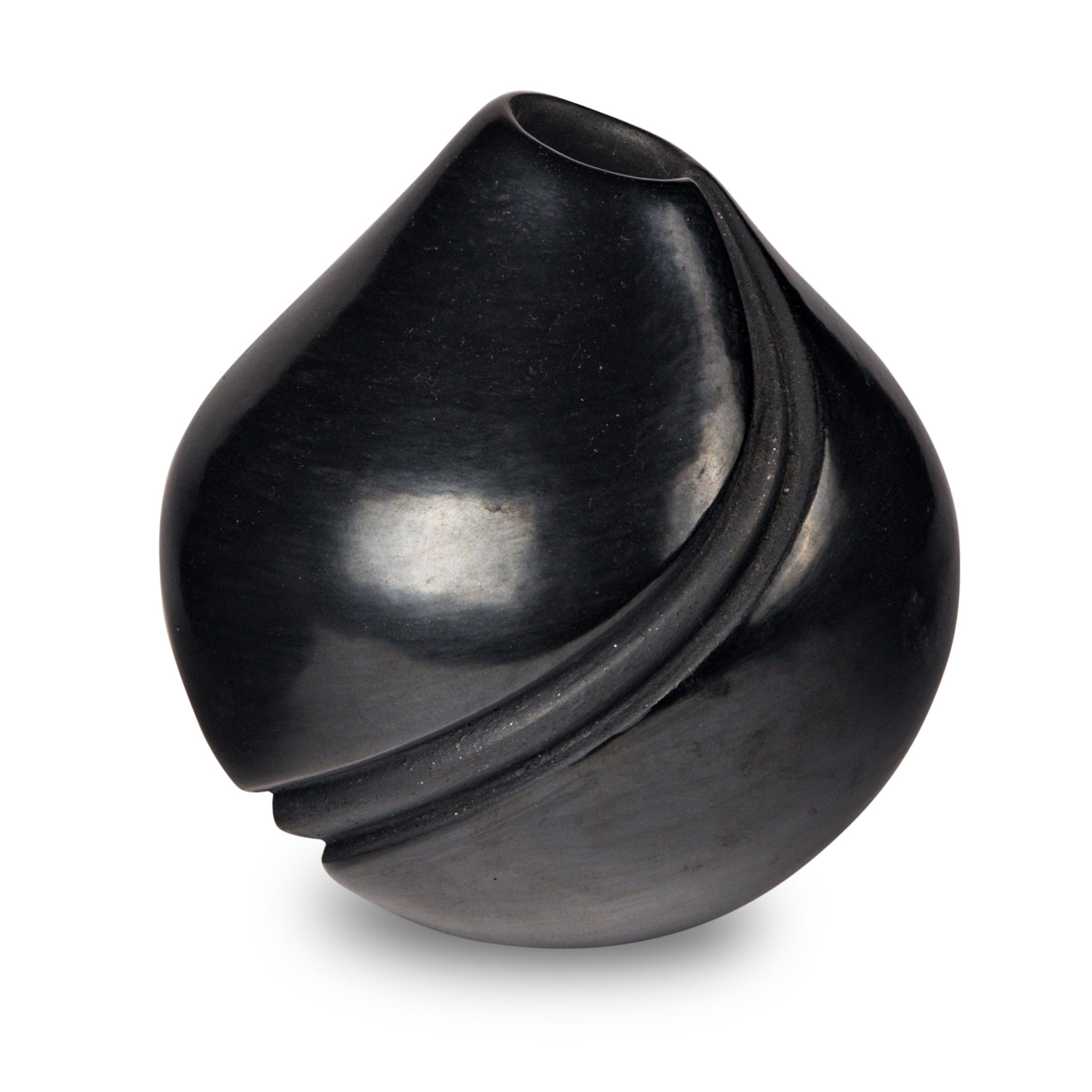 Dominique Toya (Jemez, 1971-2023) — Blackware Pottery Vase