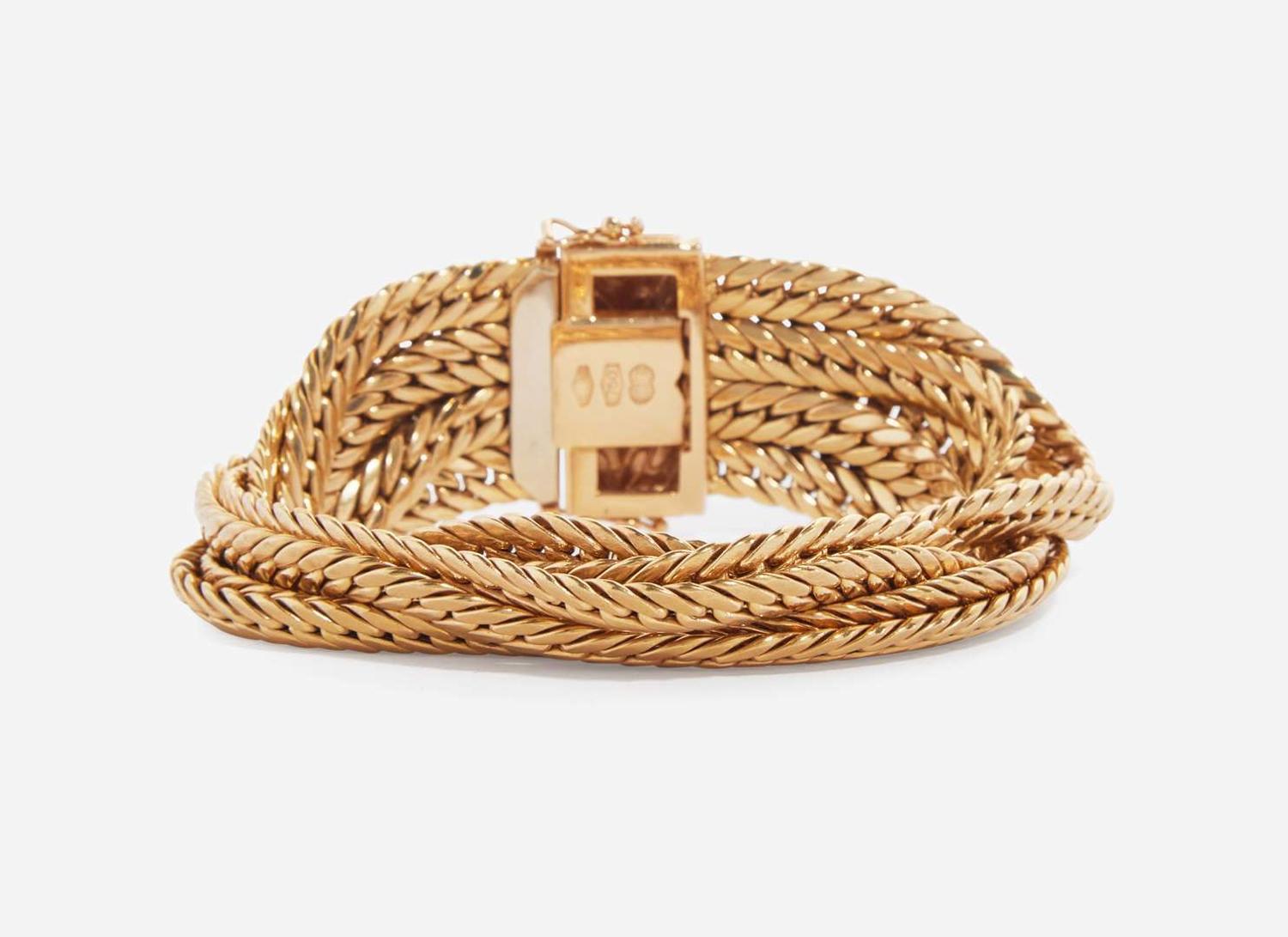 An 18K Yellow Gold Bracelet