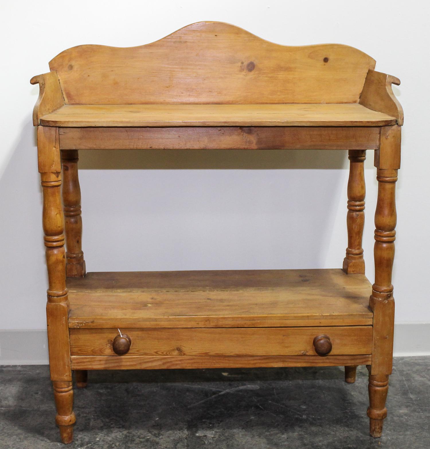 An American Pine Washstand Height 37 x width 35 x depth 16 inches. — 19TH CENTURY