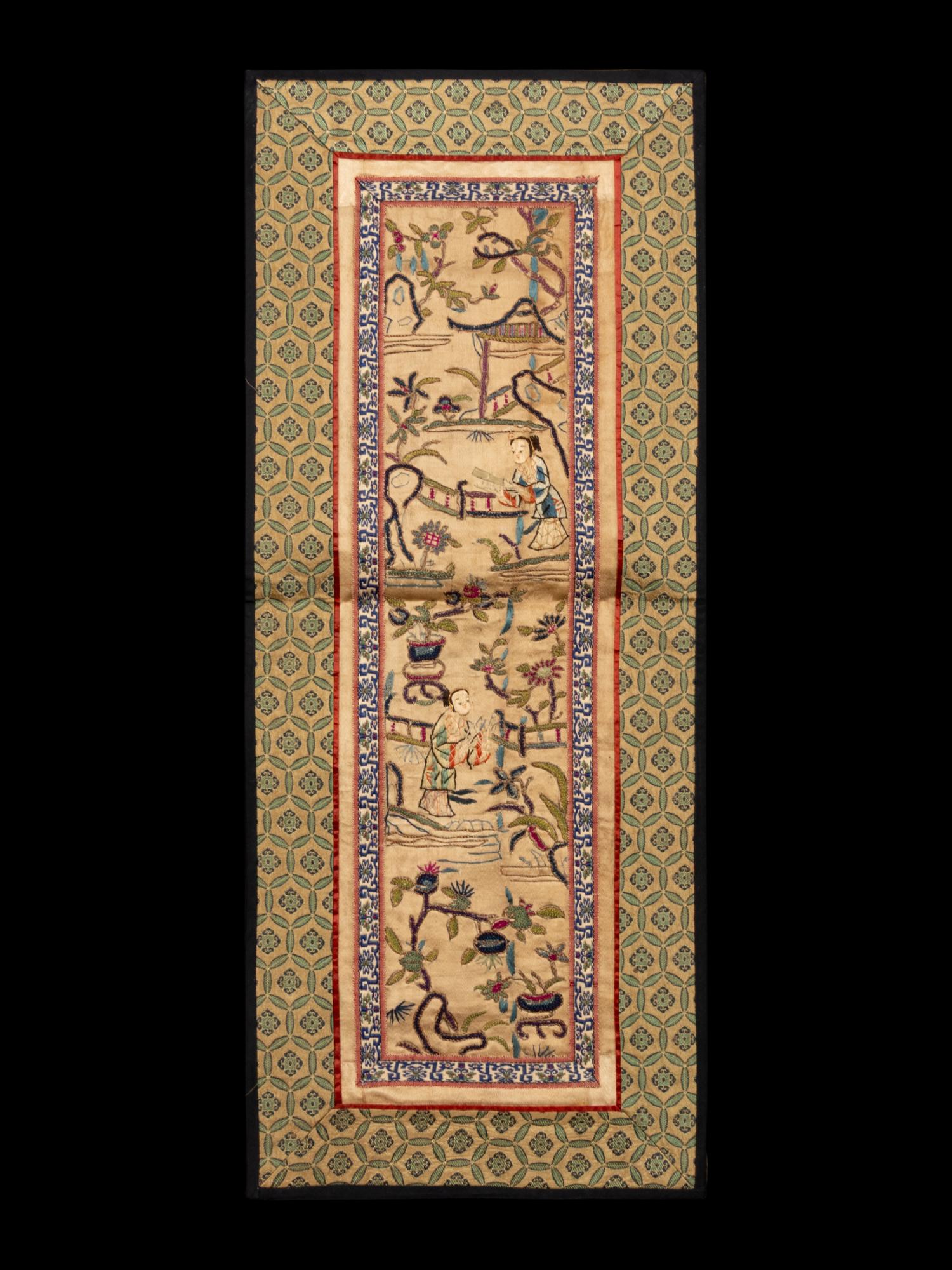 A Collection of 33 Chinese Embroidered Silk Panels 近代 綉片33幅