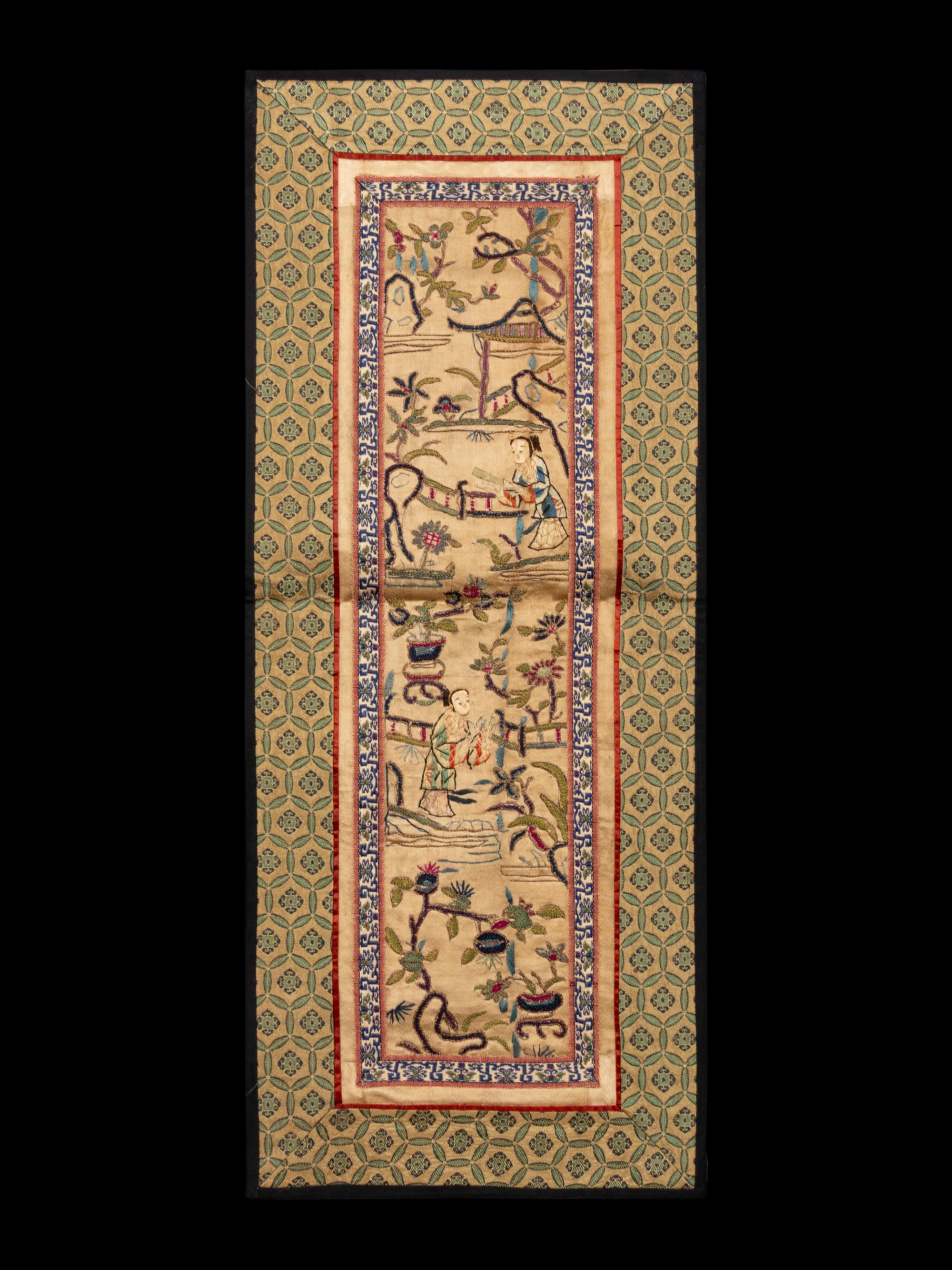 A Collection of 33 Chinese Embroidered Silk Panels 近代 綉片33幅