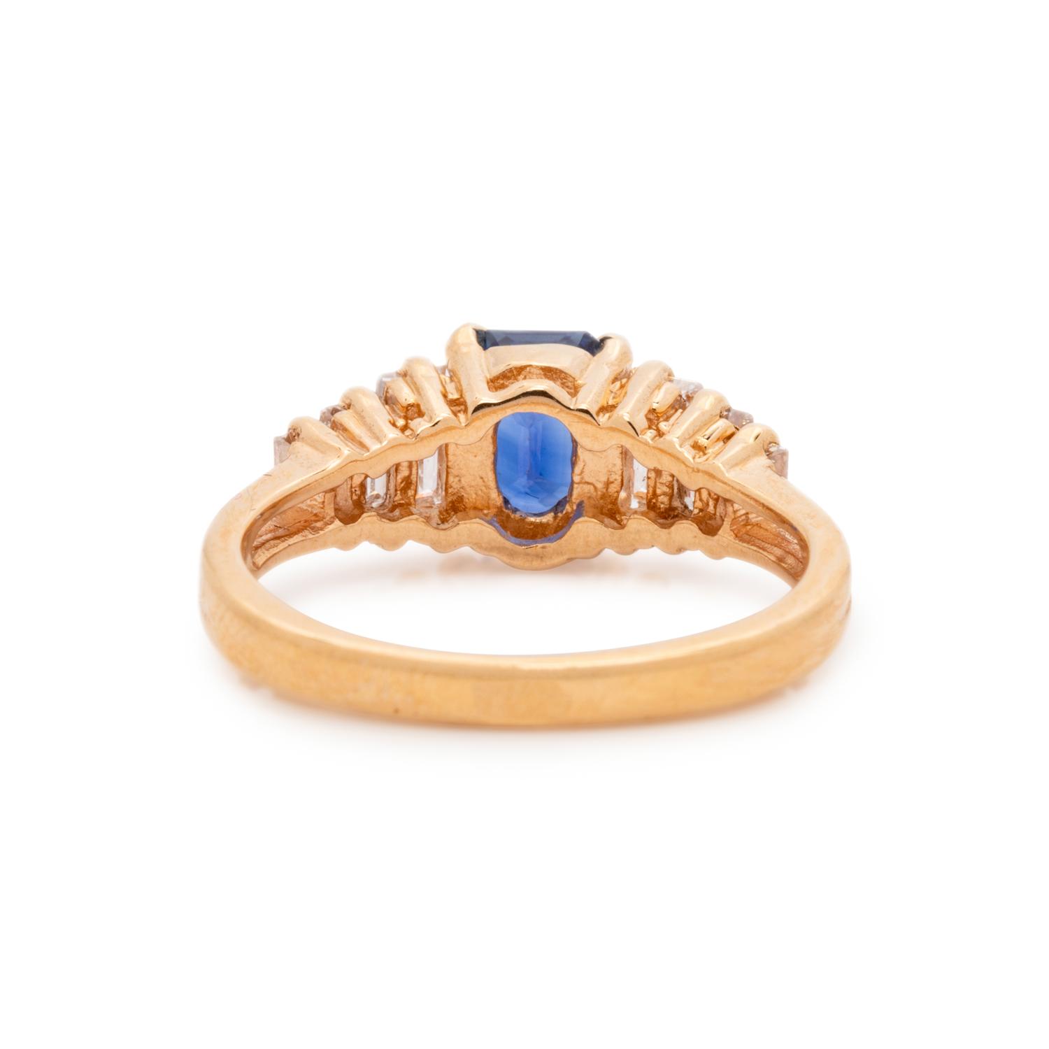 SAPPHIRE AND DIAMOND RING