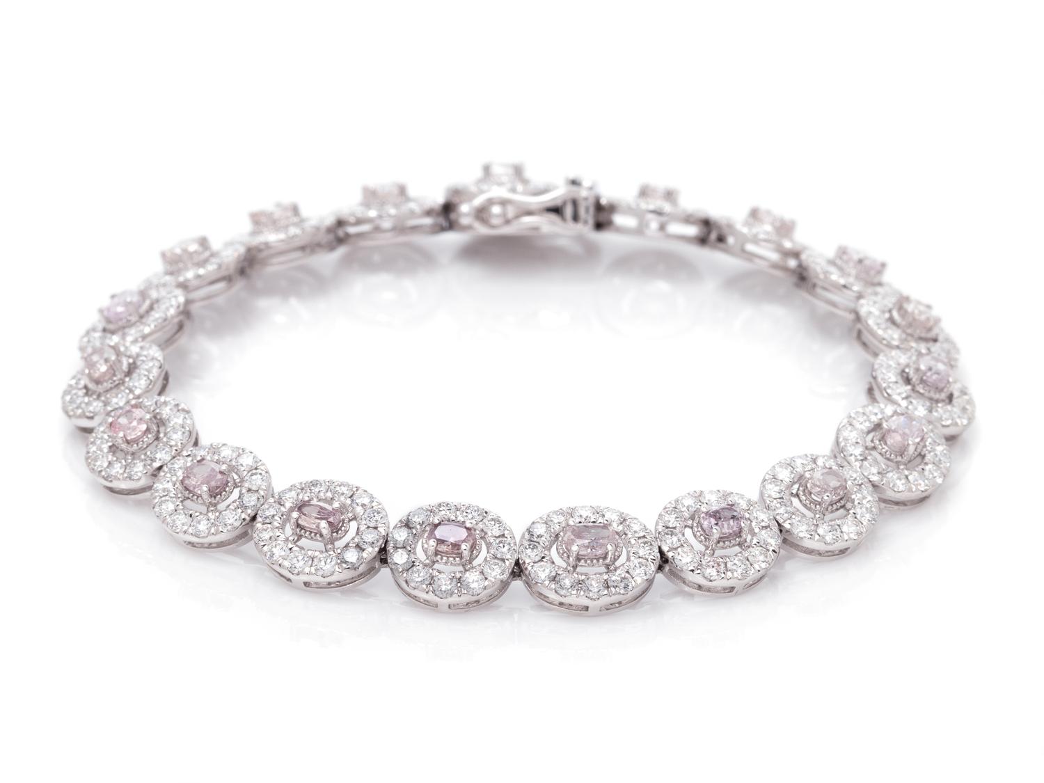 COLORED DIAMOND AND DIAMOND BRACELET