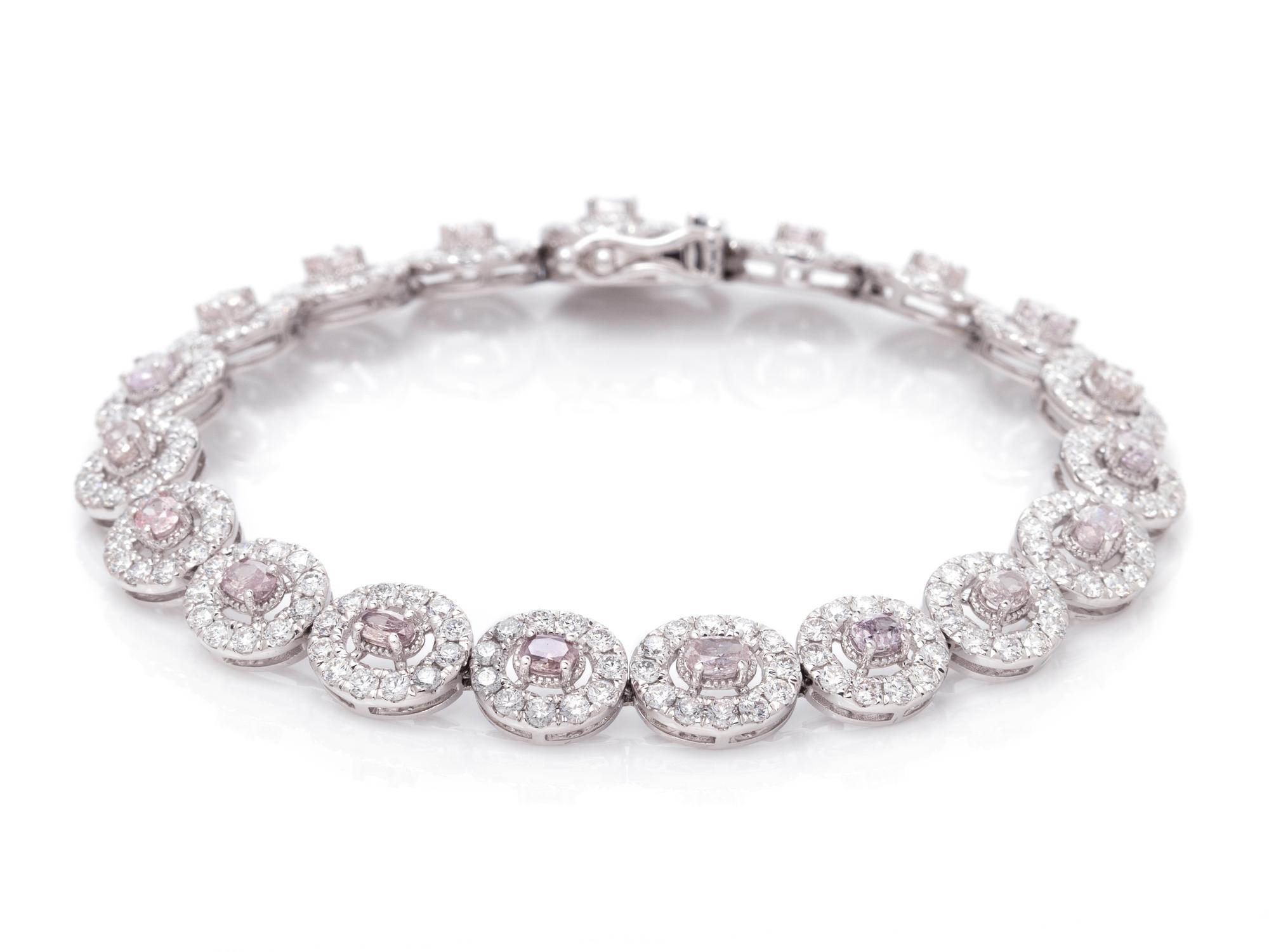 COLORED DIAMOND AND DIAMOND BRACELET