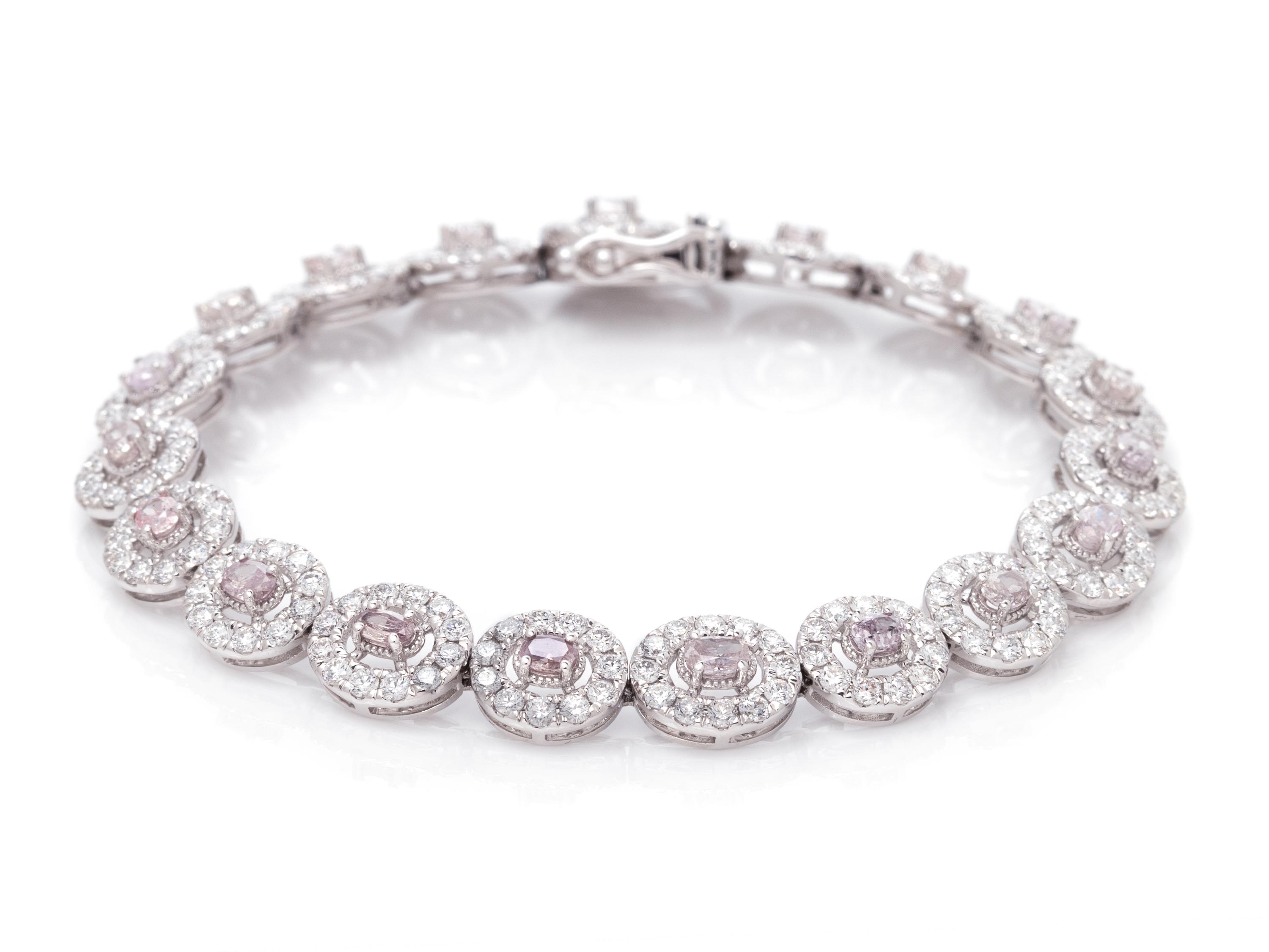 COLORED DIAMOND AND DIAMOND BRACELET