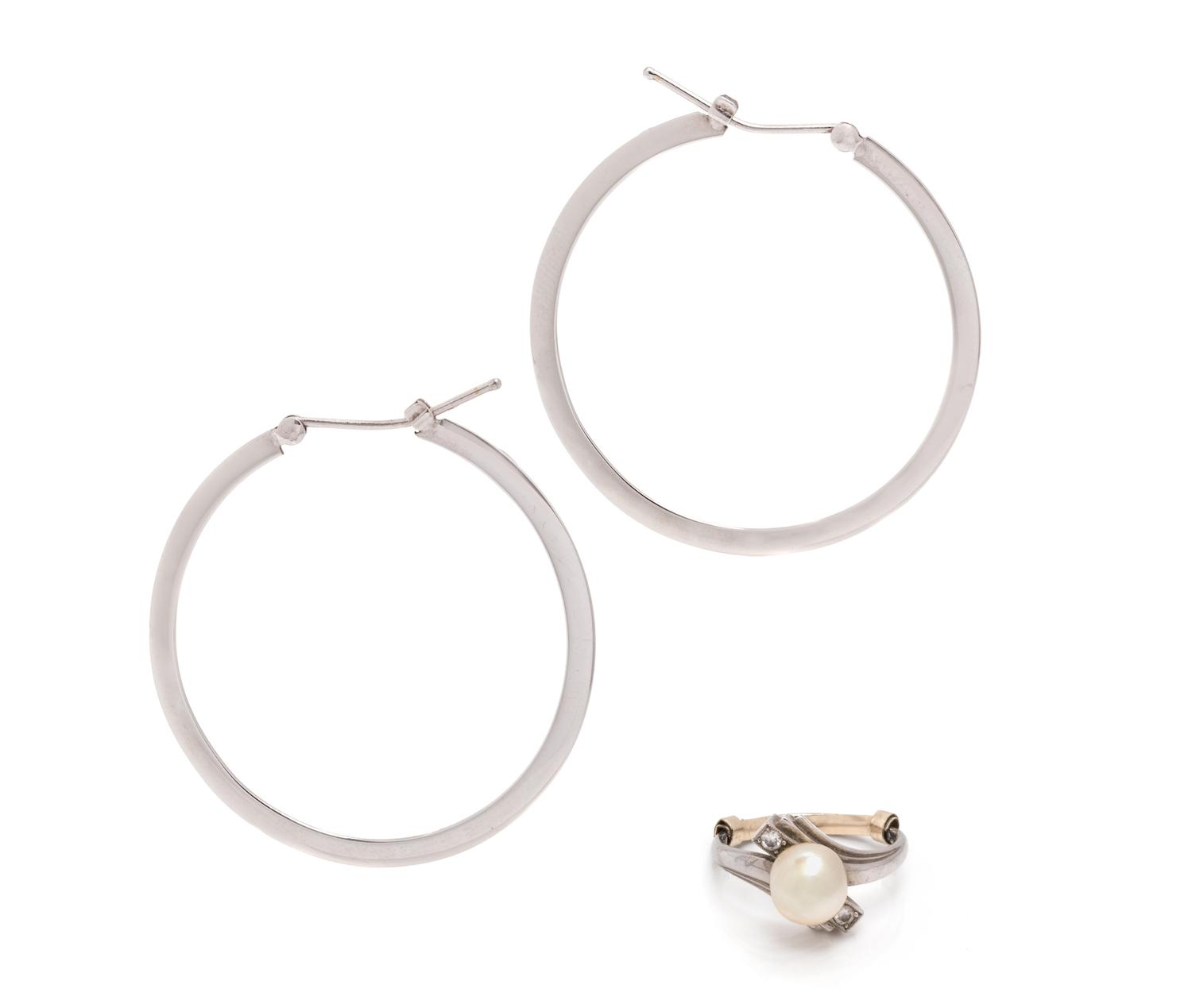 COLLECTION OF WHITE GOLD JEWELRY