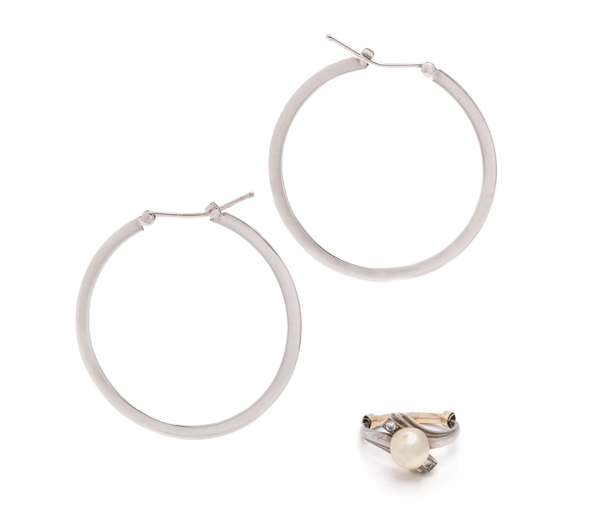 COLLECTION OF WHITE GOLD JEWELRY