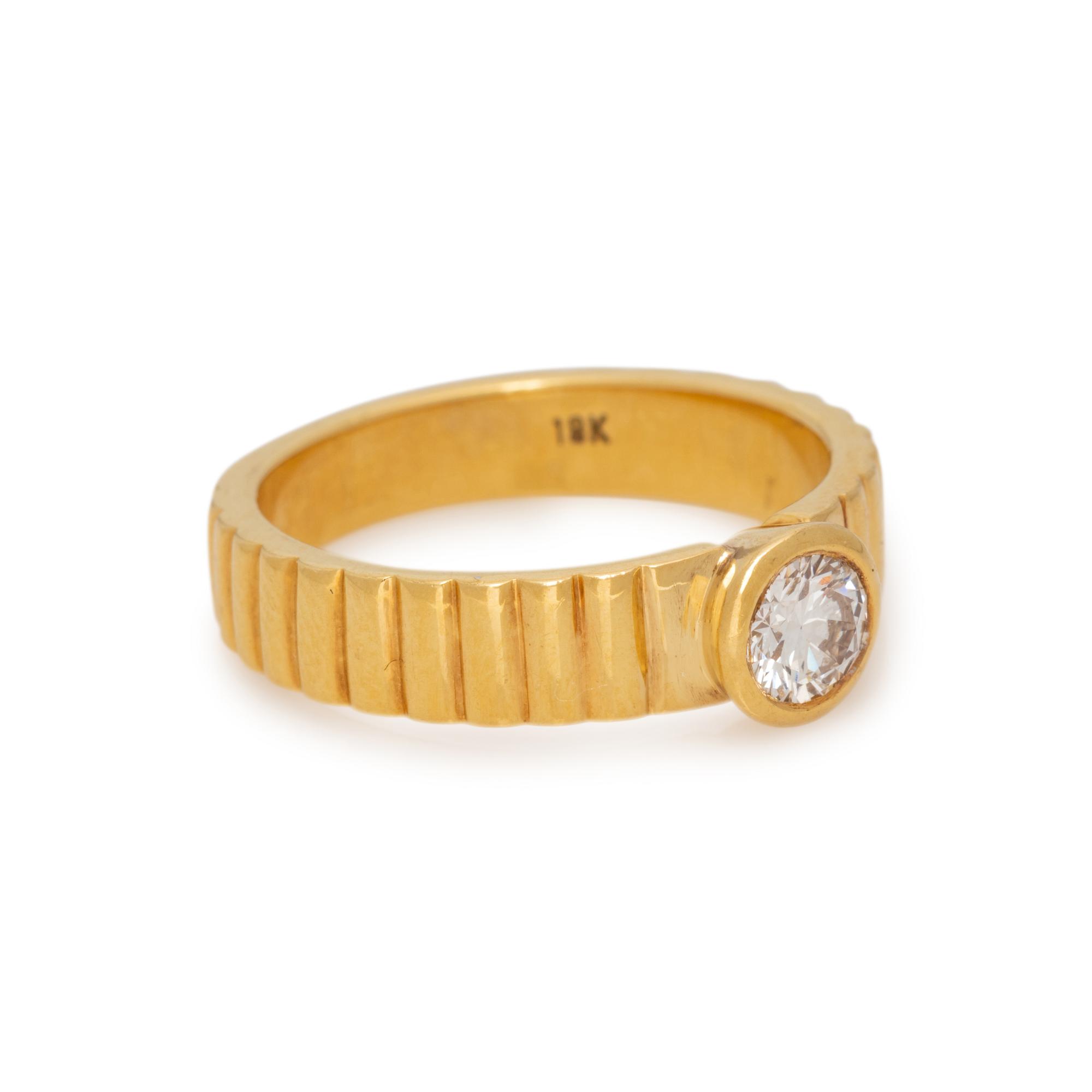 YELLOW GOLD AND DIAMOND RING