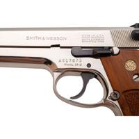 *Smith & Wesson Model 39-2 in Box with Accessories