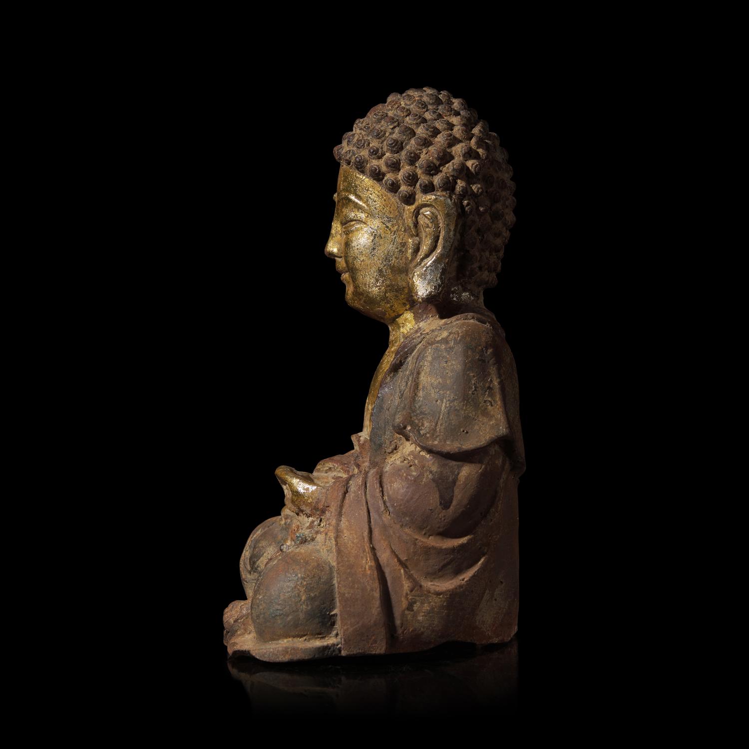 A Korean Parcel Gilt Iron Seated Figure of Buddha, Late Joseon Dynasty 朝鮮王朝晚期 銅鎏金坐佛