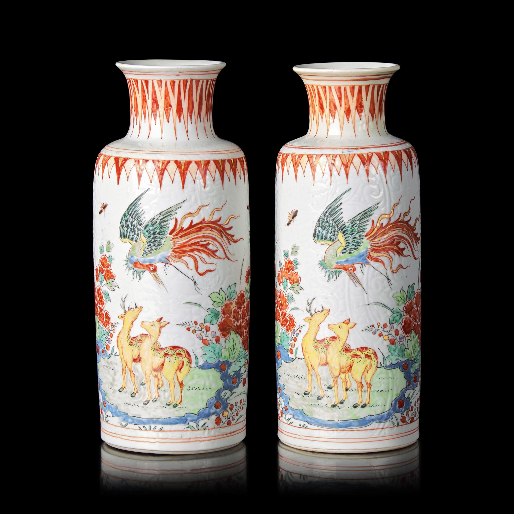 A Matched Pair of Dutch-Decorated Chinese Rouleau Vases, Kangxi Period 清康熙 五彩紙槌瓶兩件