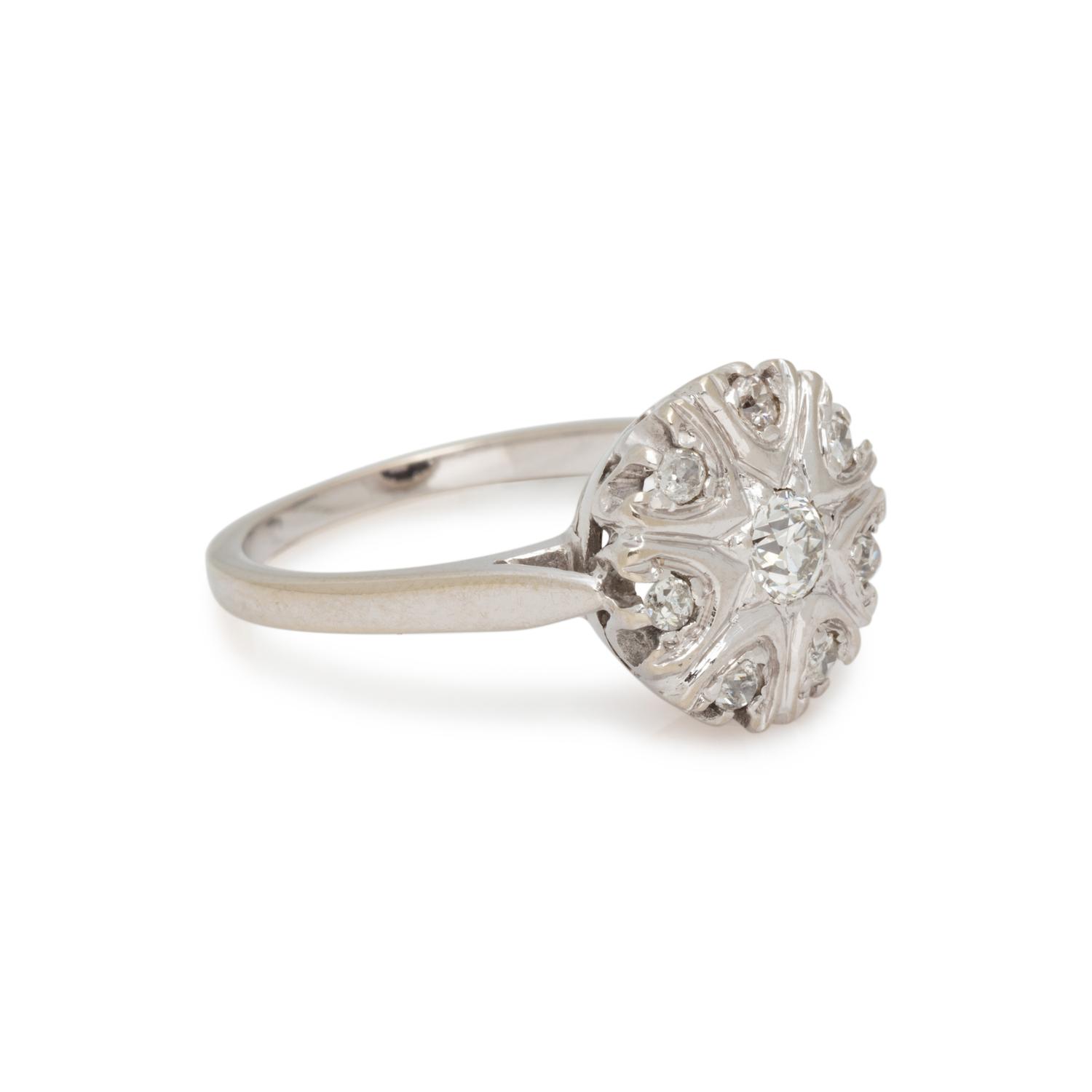 WHITE GOLD AND DIAMOND RING