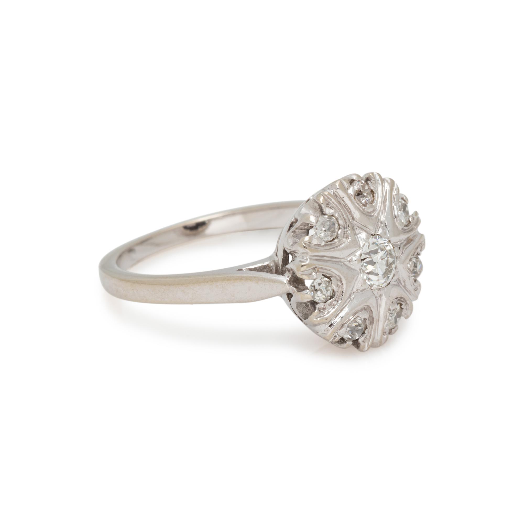 WHITE GOLD AND DIAMOND RING