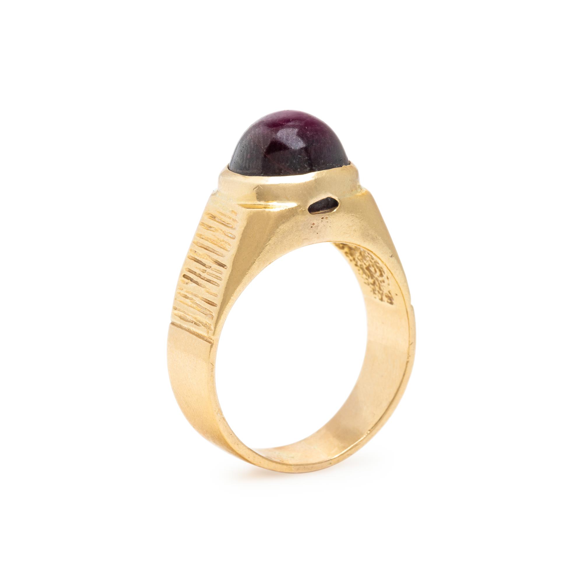 Star Ruby and Yellow Gold Ring