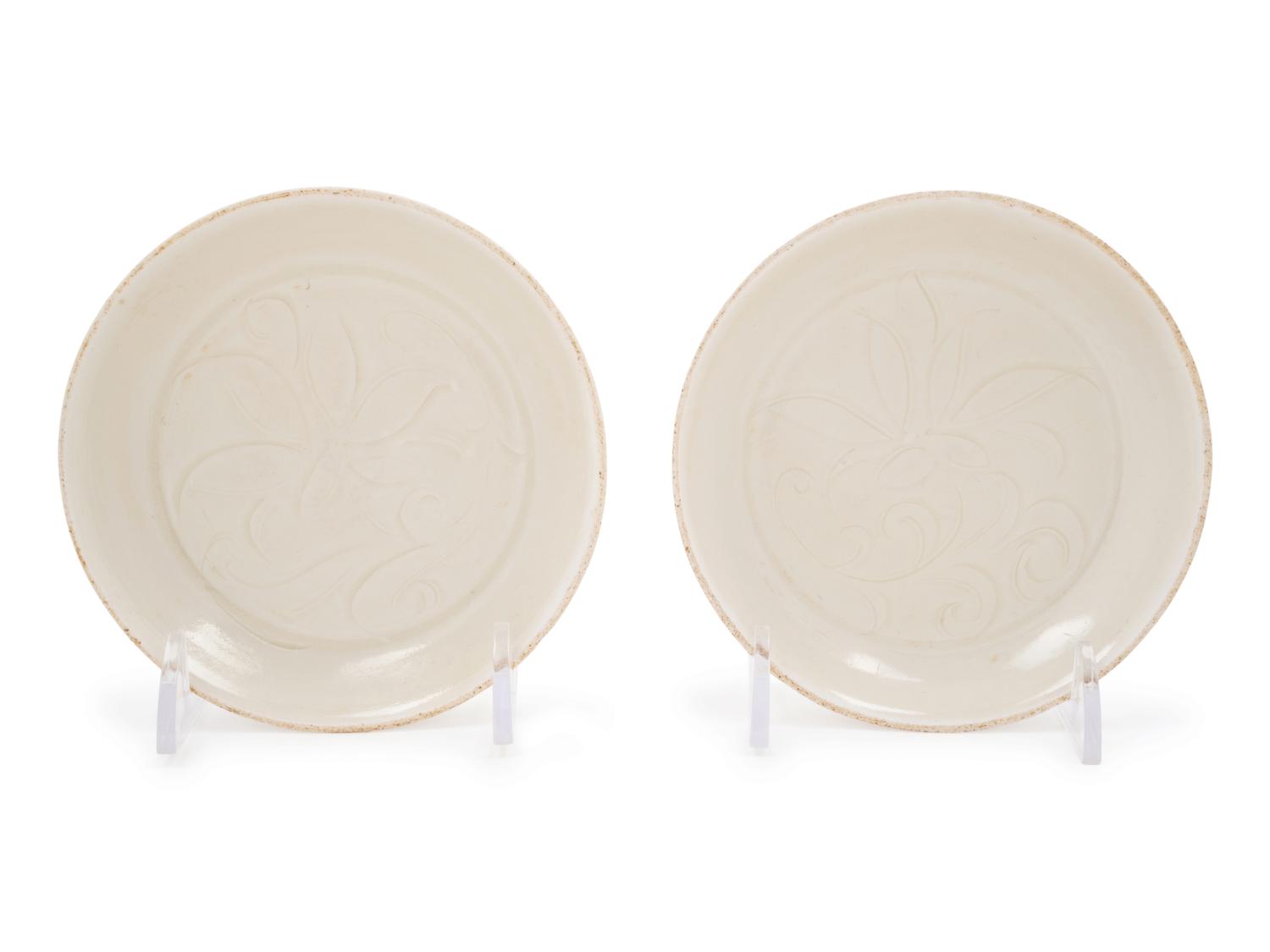 A Pair of Small Chinese Ding -Type Porcelain Dishes