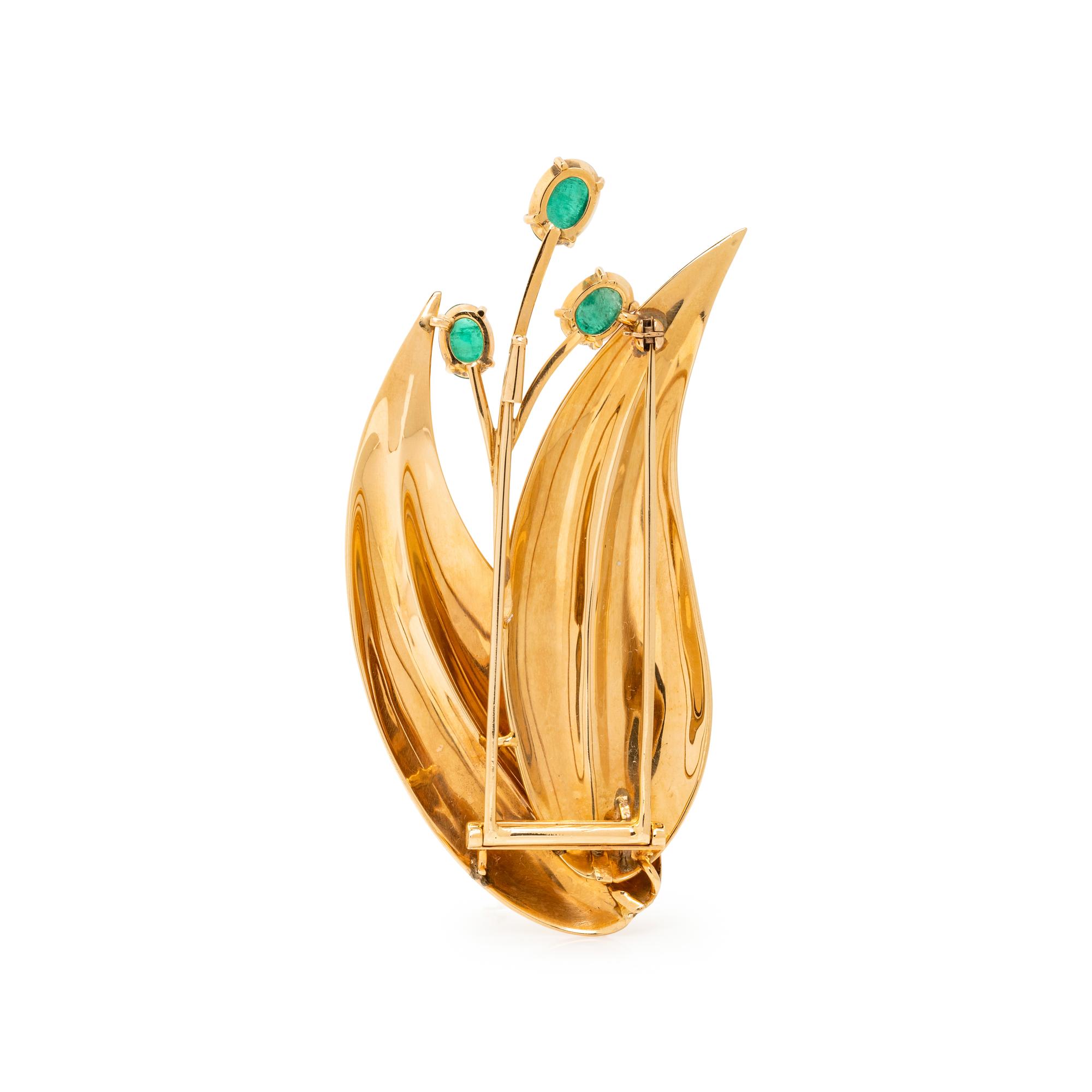 YELLOW GOLD AND EMERALD LEAF BROOCH