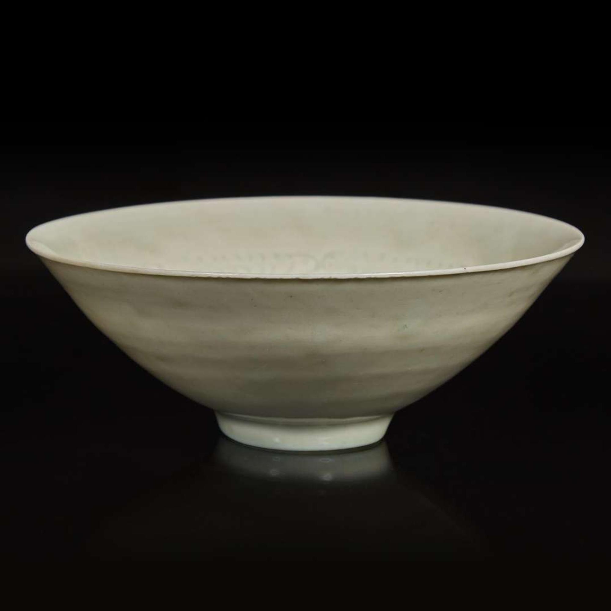 A Chinese Qingbai incised bowl 青白瓷刻花斗笠盞 Probably Song dynasty ??