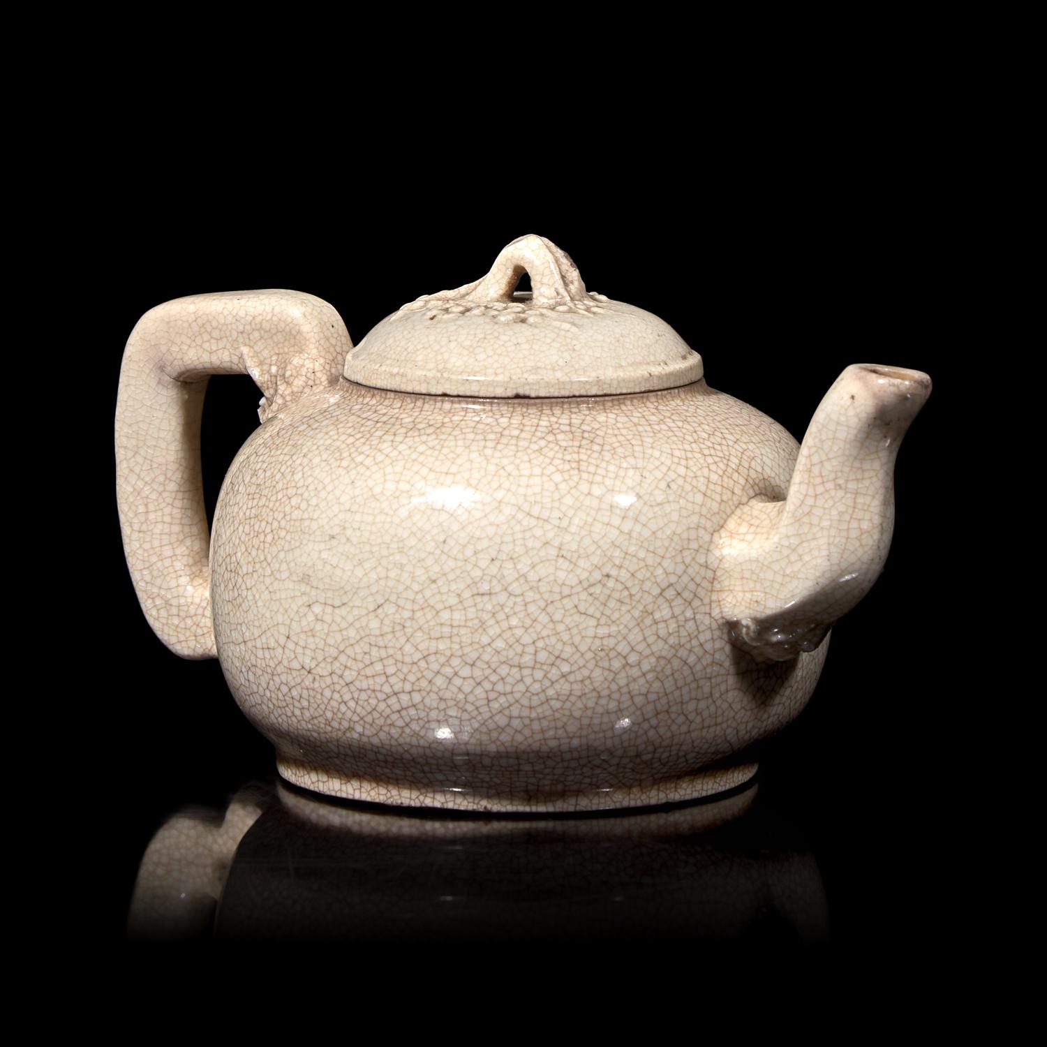 A Small Chinese Crackle Glazed Teapot and Cover, Kangxi-Yongzheng Period 清康熙-雍正 或為漳州窯 米黃釉茶壺