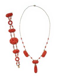 YELLOW GOLD AND CORAL SET