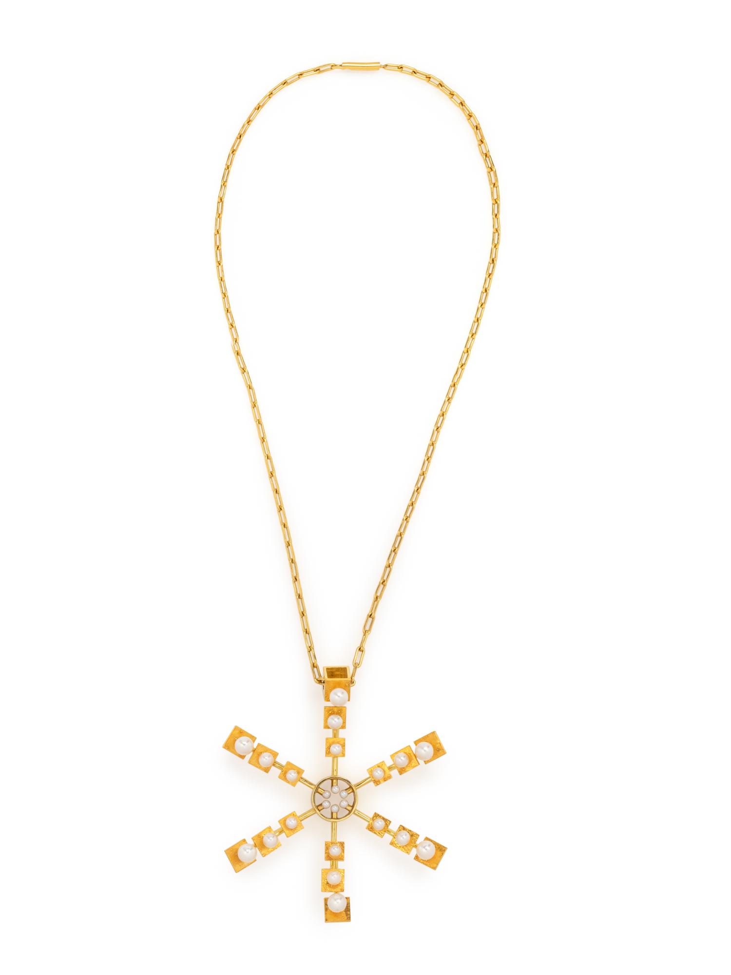 HELGA & BENT EXNER, MODERNIST, YELLOW GOLD AND CULTURED PEARL PENDANT/NECKLACE