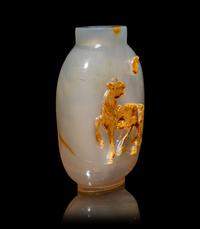 A Chinese Carved Chalcedony Agate Snuff Bottle