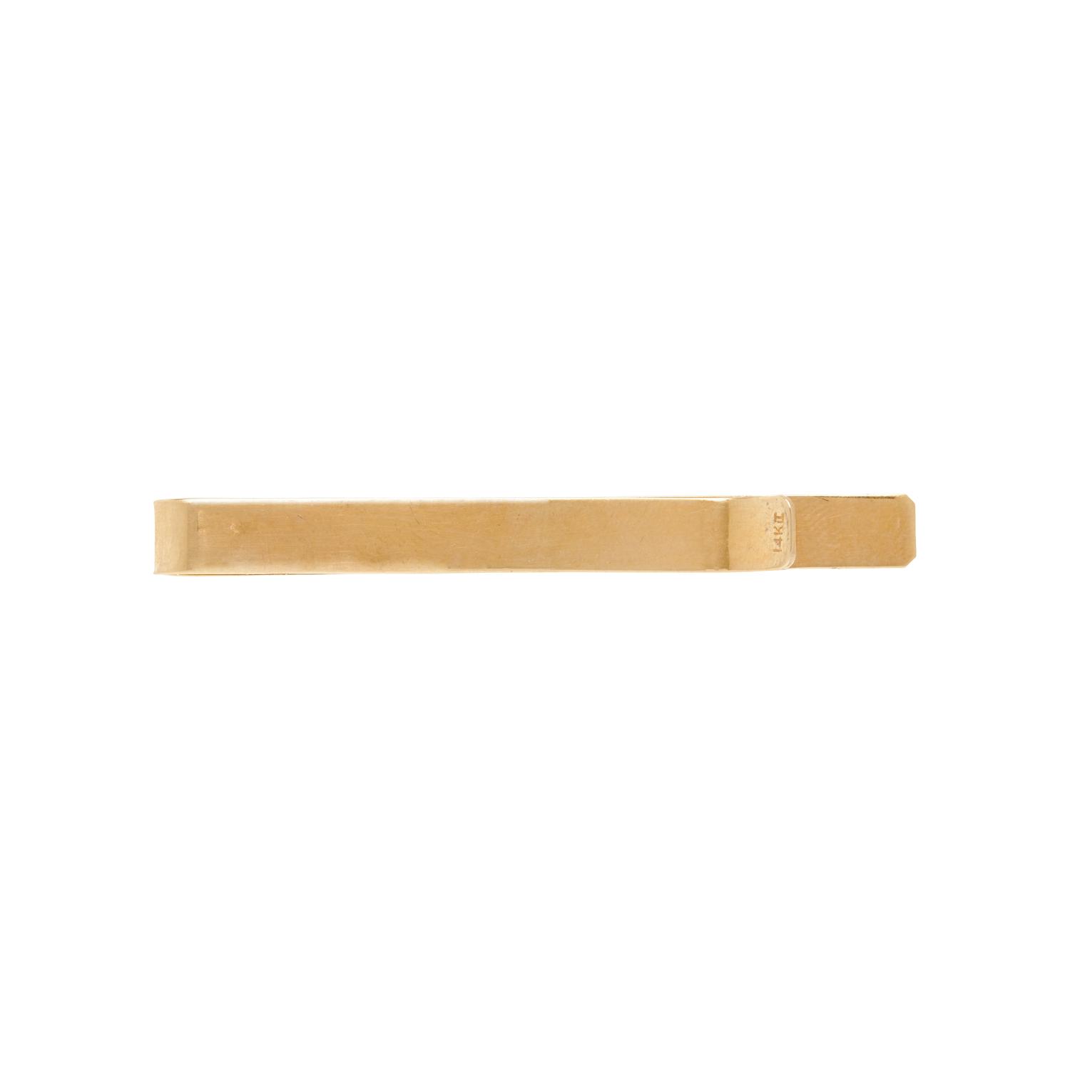 COLLECTION OF YELLOW GOLD MEN'S ACCESSORIES