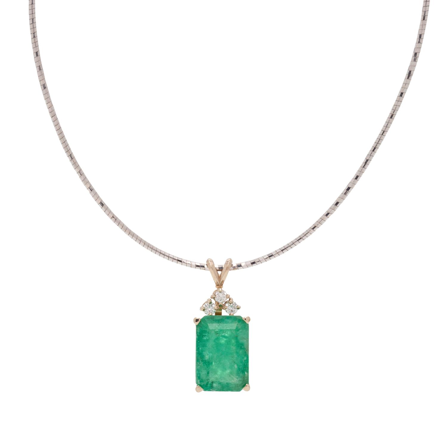 EMERALD AND DIAMOND PENDANT/NECKLACE