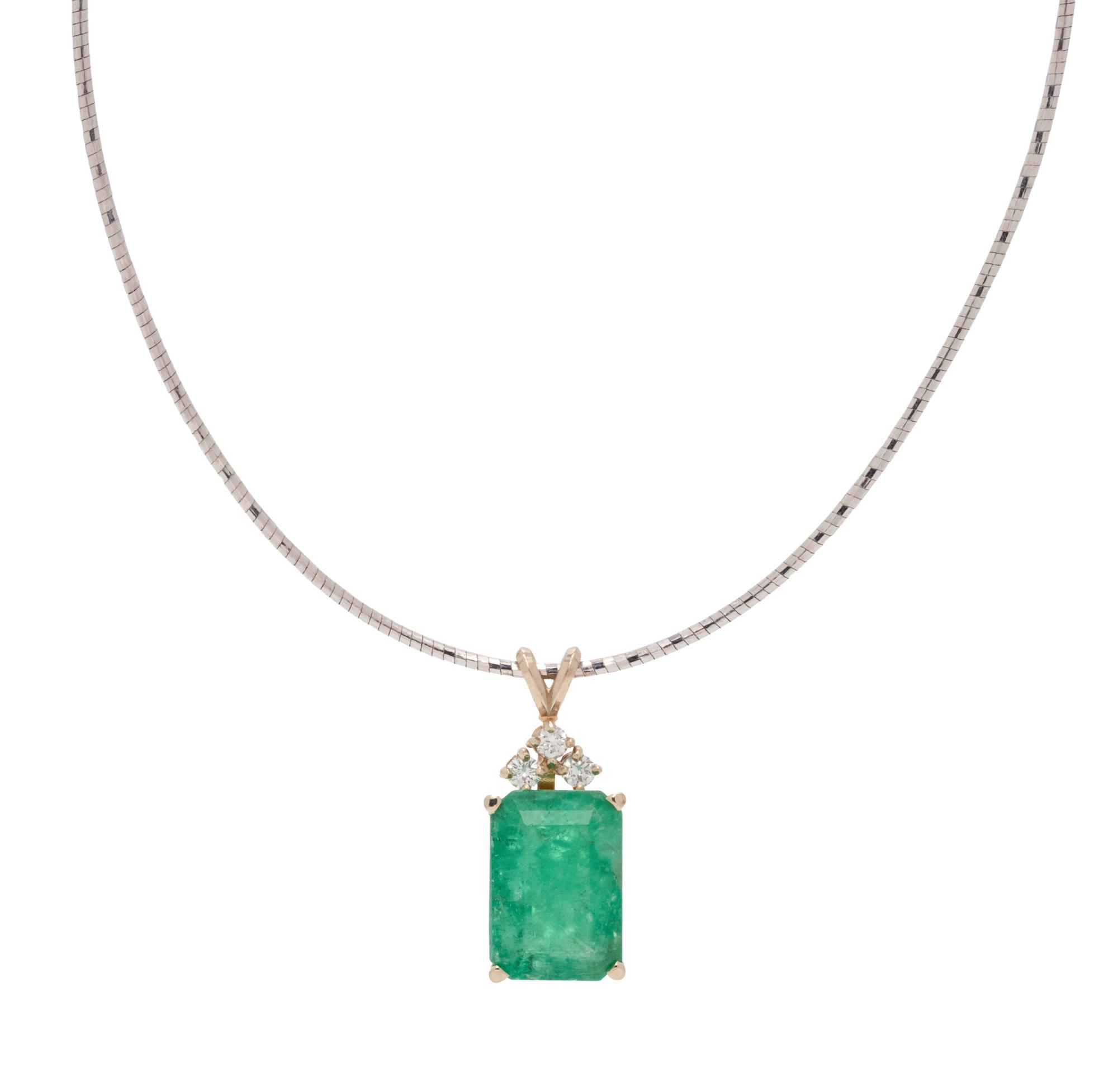 EMERALD AND DIAMOND PENDANT/NECKLACE