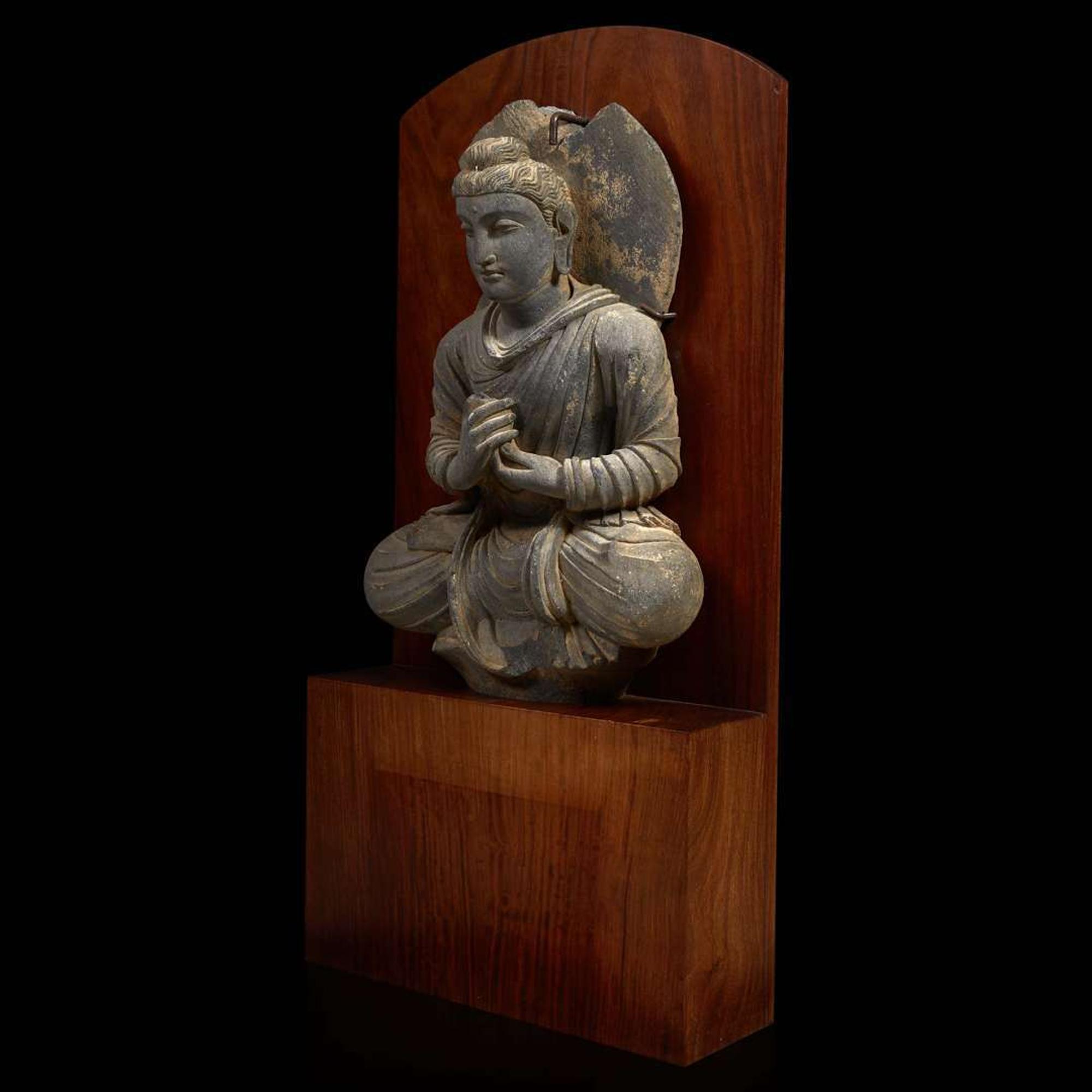 A carved schist figure of the seated Teaching Buddha, Ancient region of Gandhara, 2nd-3rd century 灰片岩雕像坐像 古犍陀羅地區，二至三世紀