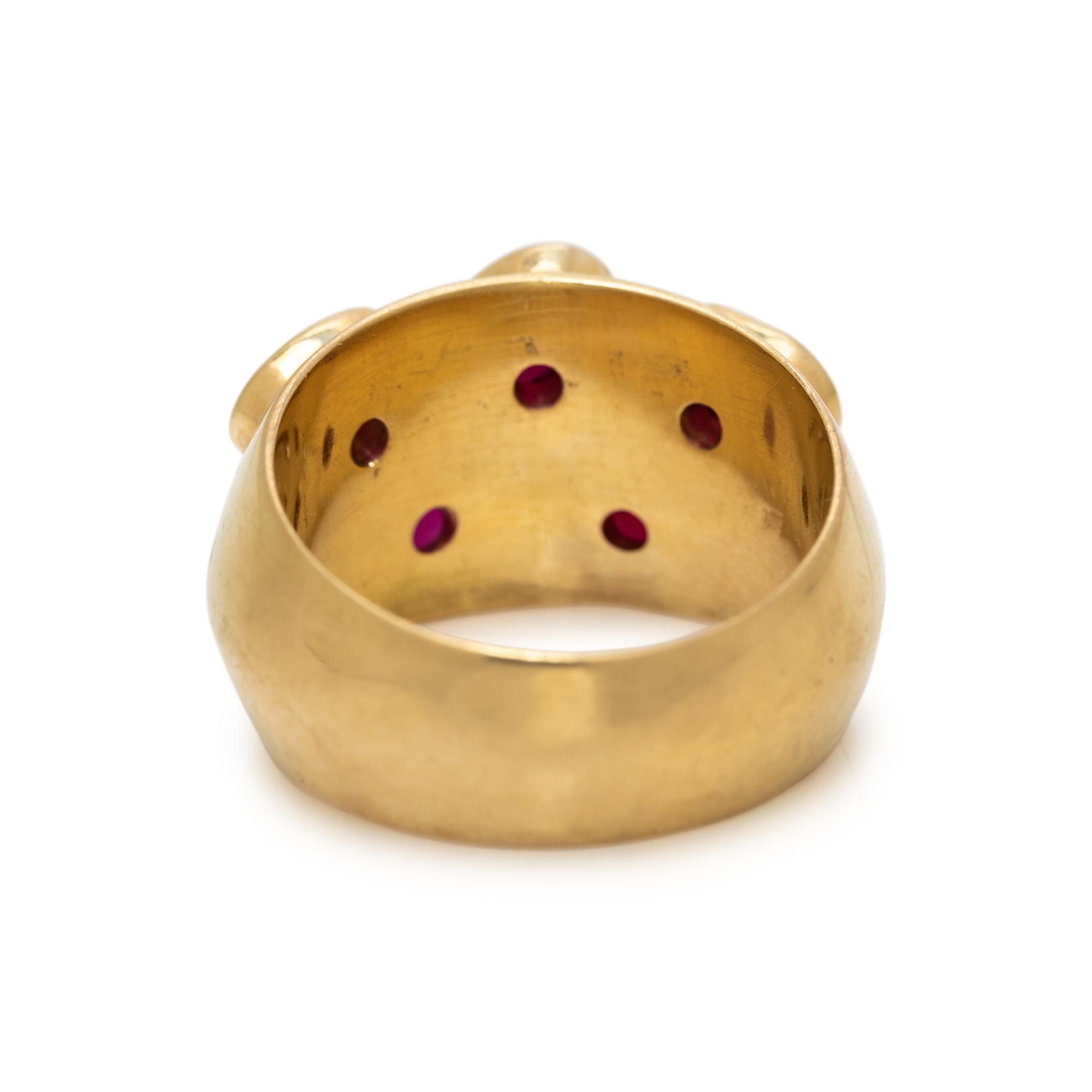 YELLOW GOLD AND GARNET RING