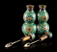 A Cloisonné Enameled Double Gourd-Form Snuff Bottle