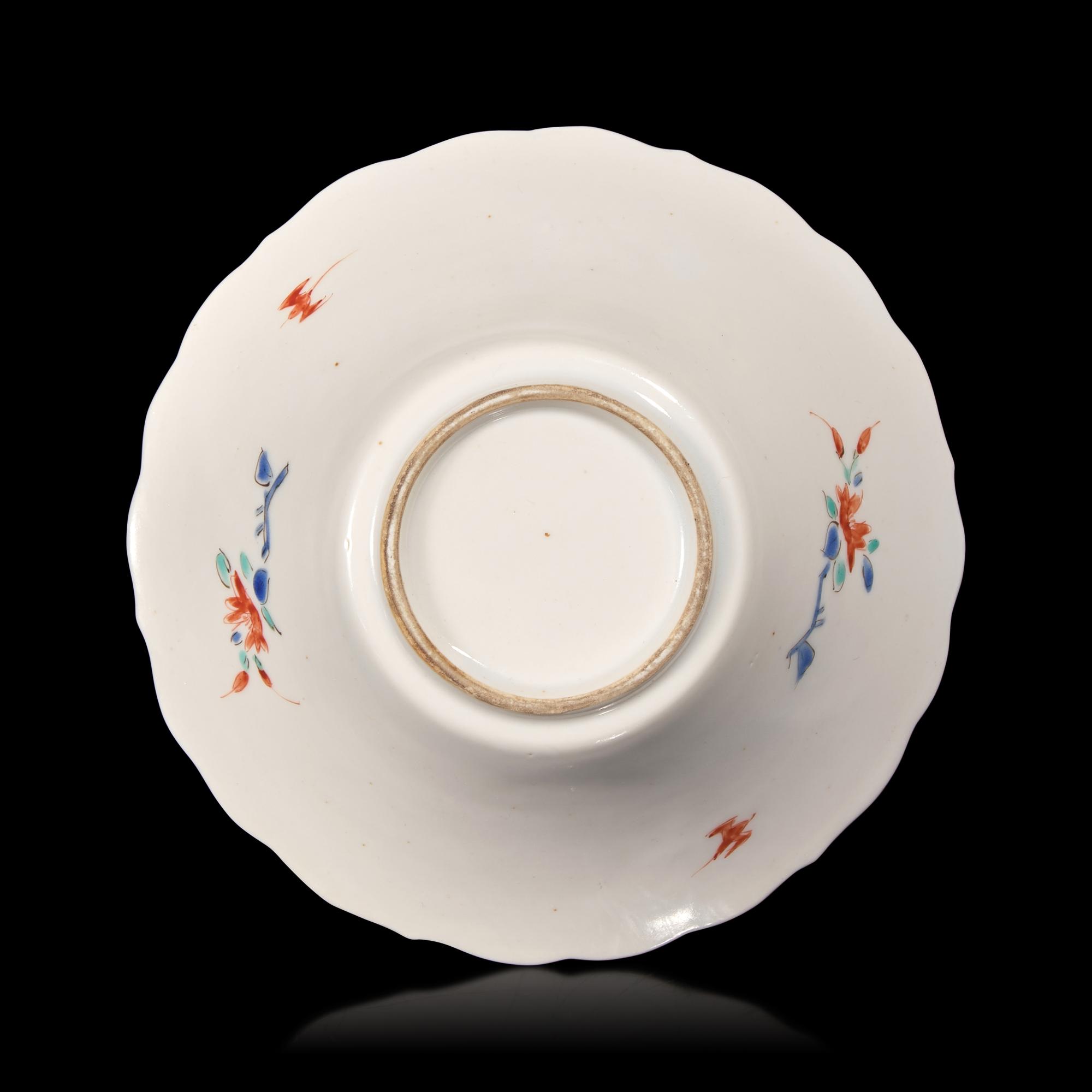 An Unusual Japanese Kakiemon Porcelain Molded Small Bowl, Circa 1690-1720 — 約1690-1720年 日本酒井田柿右衛門模印紋碗
