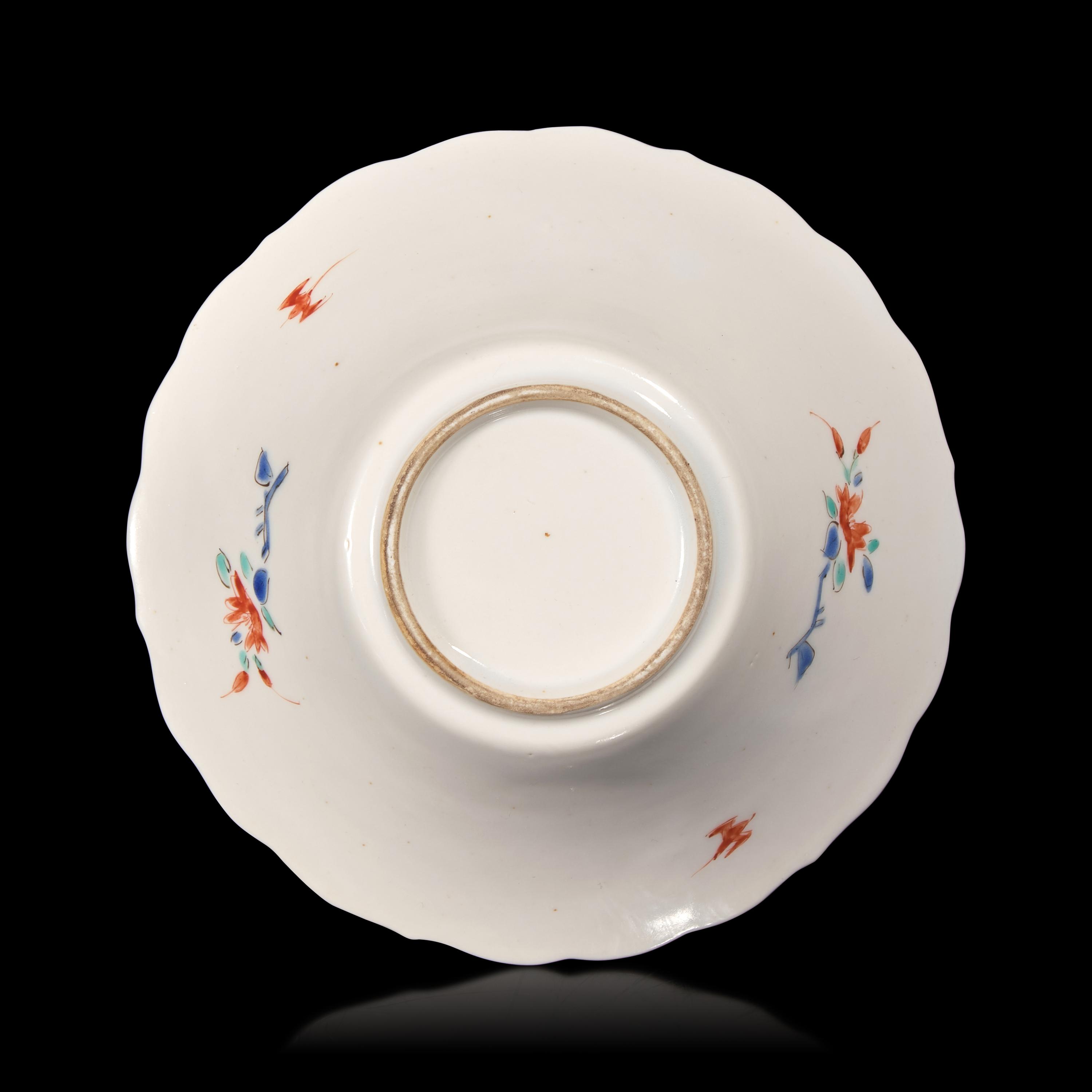 An Unusual Japanese Kakiemon Porcelain Molded Small Bowl, Circa 1690-1720 — 約1690-1720年 日本酒井田柿右衛門模印紋碗