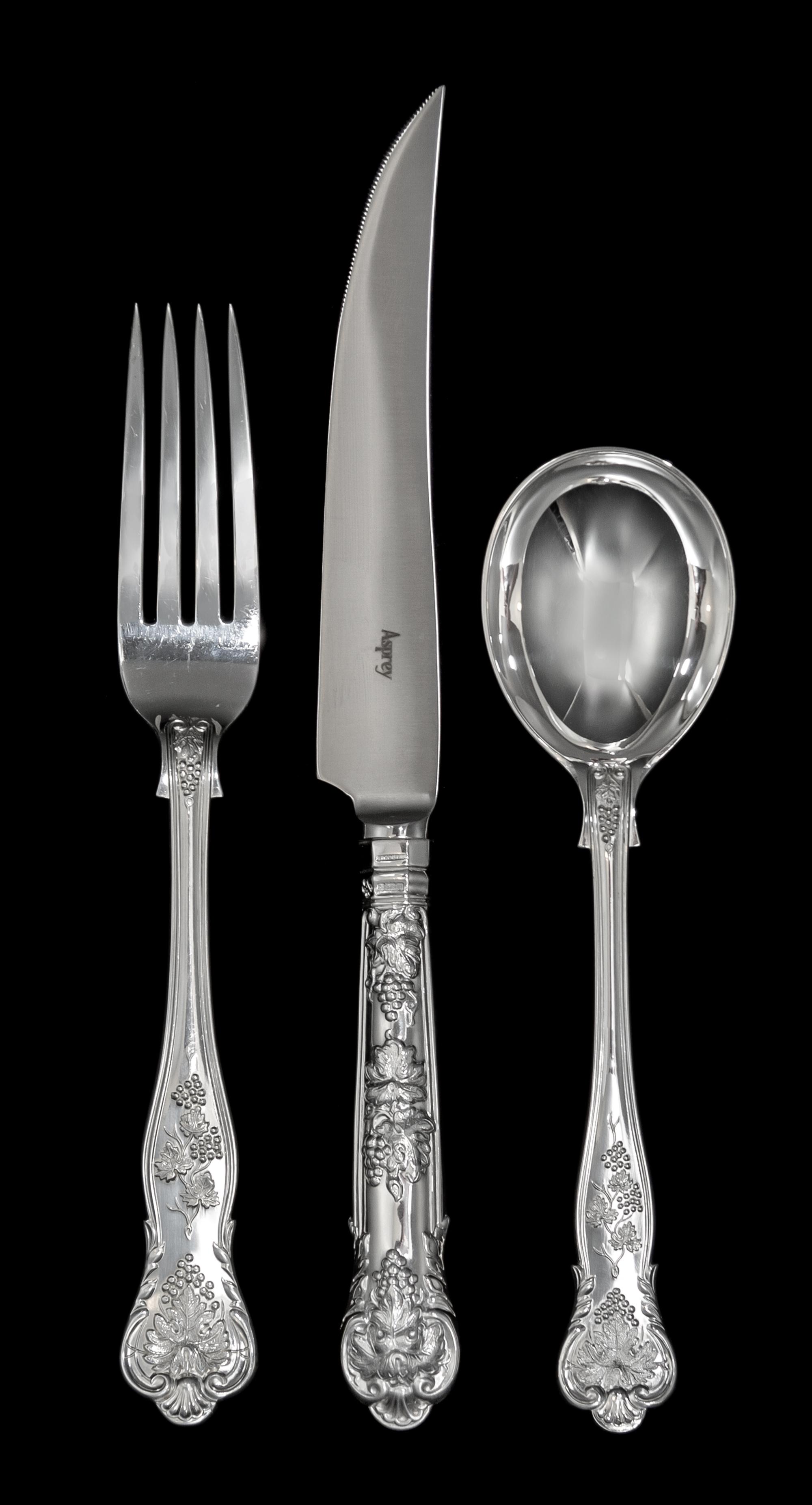 An Elizabeth II Silver Flatware Service, Asprey & Co., London, 1993, Bright Vine pattern, comprising: 12 dinner knives 12 steak knives
