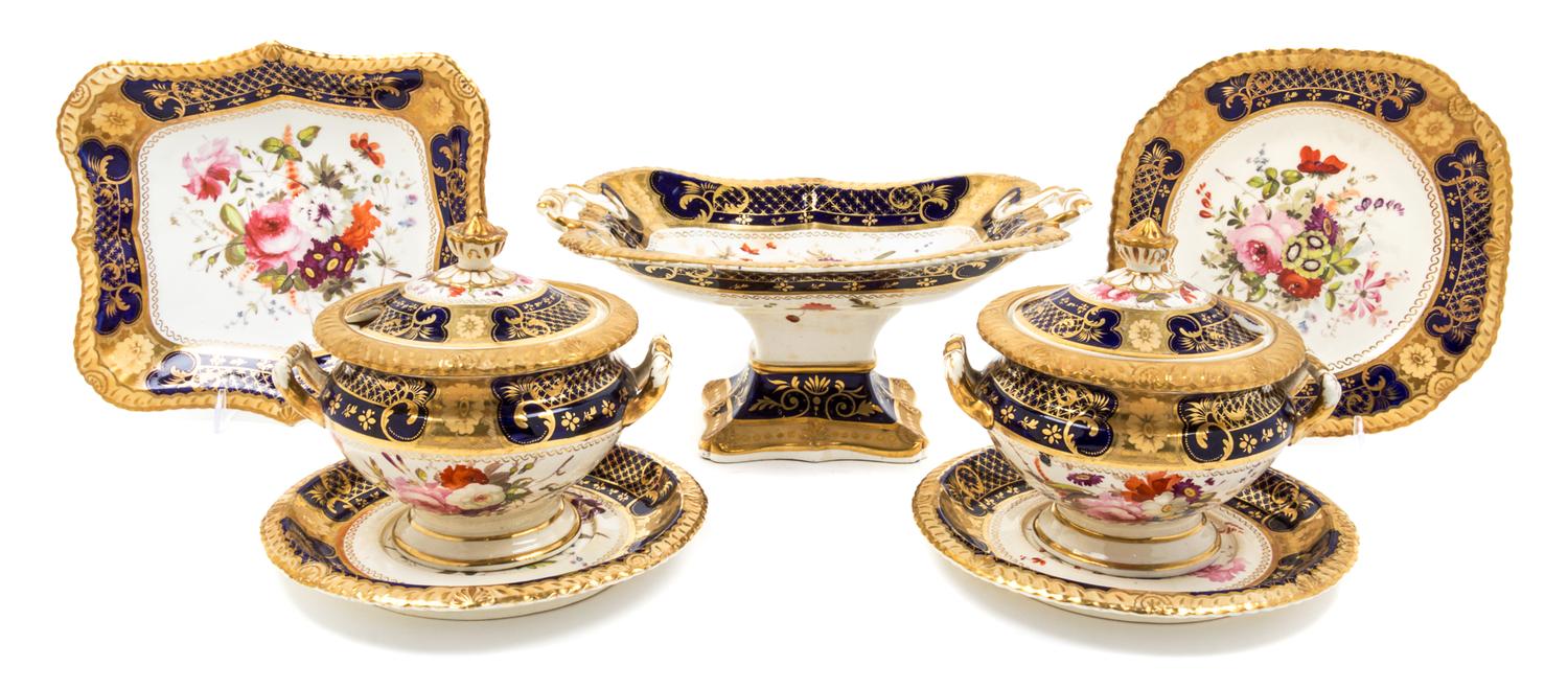 A Chamberlain's Worcester Porcelain Dessert Service Width of centerpiece bowl 12 inches. — CIRCA 1822-1825