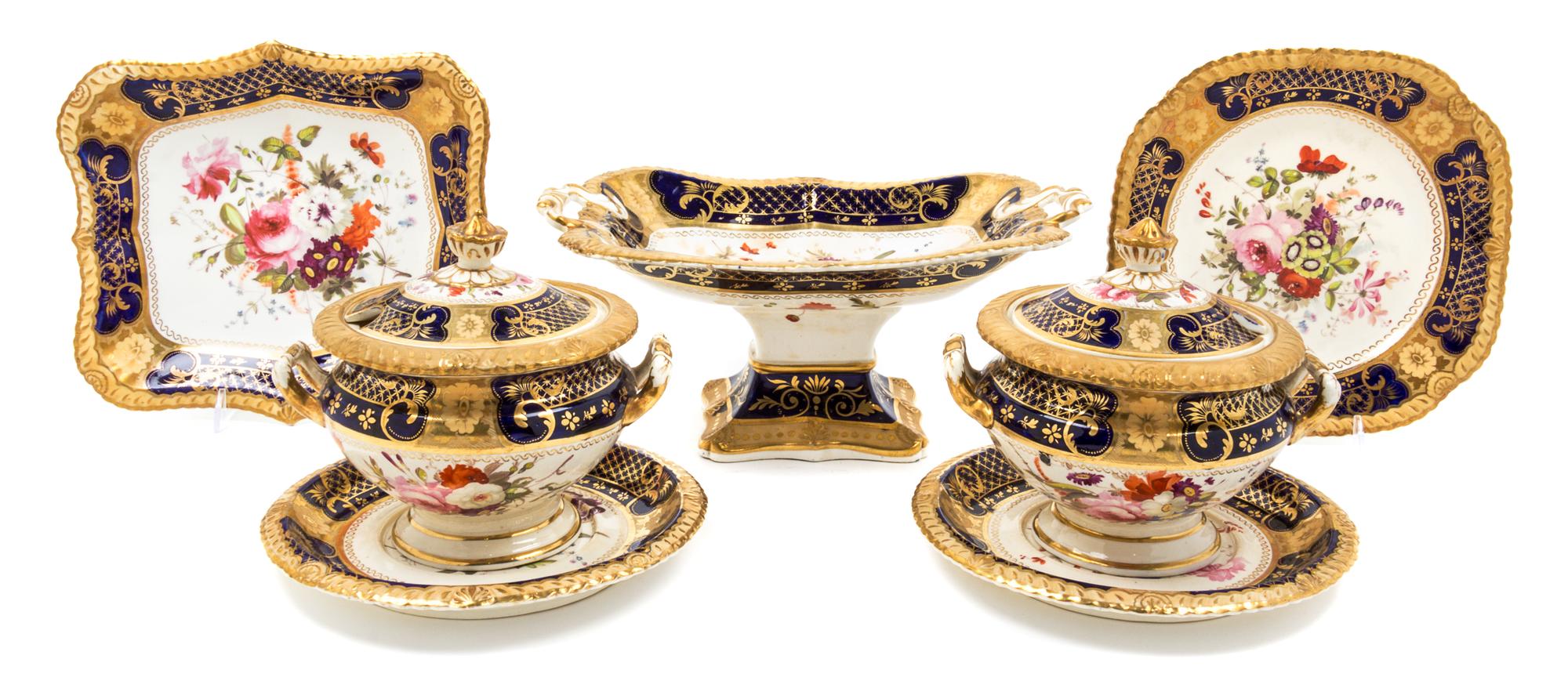 A Chamberlain's Worcester Porcelain Dessert Service Width of centerpiece bowl 12 inches. — CIRCA 1822-1825