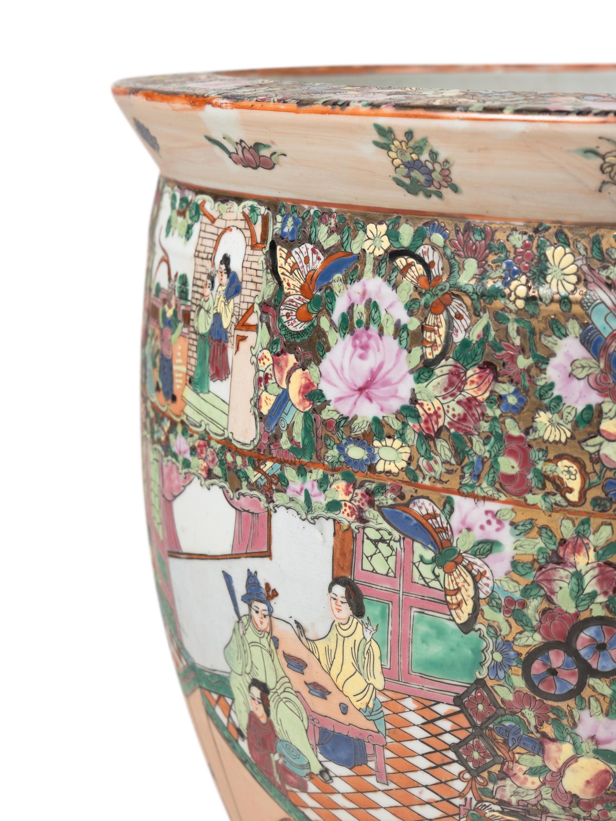 A Rose Medallion Porcelain Jardinière
