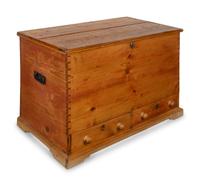 An English Wooden Chest — EARLY 20TH CENTURY