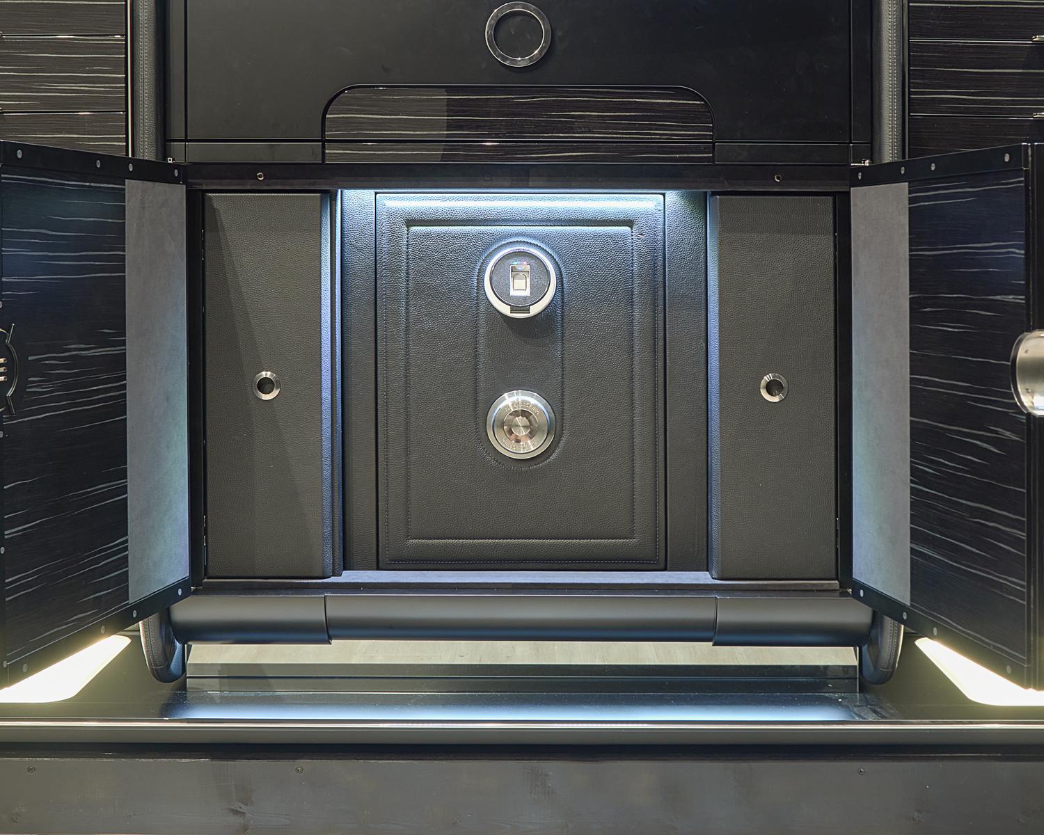 BUBEN & ZÖRWEG, CUSTOM WATCH WINDER AND SAFE