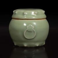 A Chinese Longquan celadon small covered jar 龍泉窯青釉小蓋罐 Ming dynasty or later ????