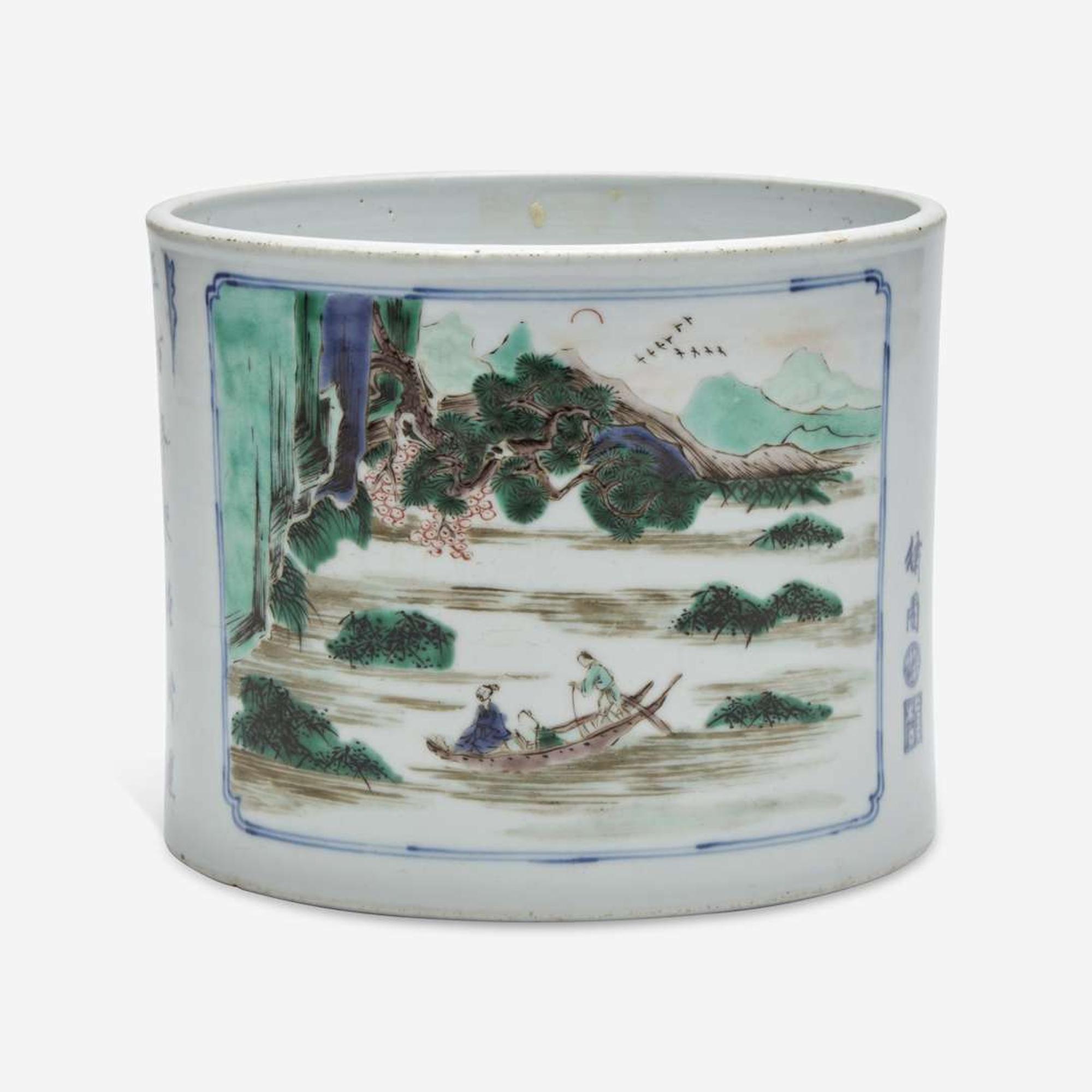 A Chinese famille verte-decorated porcelain brush pot 五彩笔筒