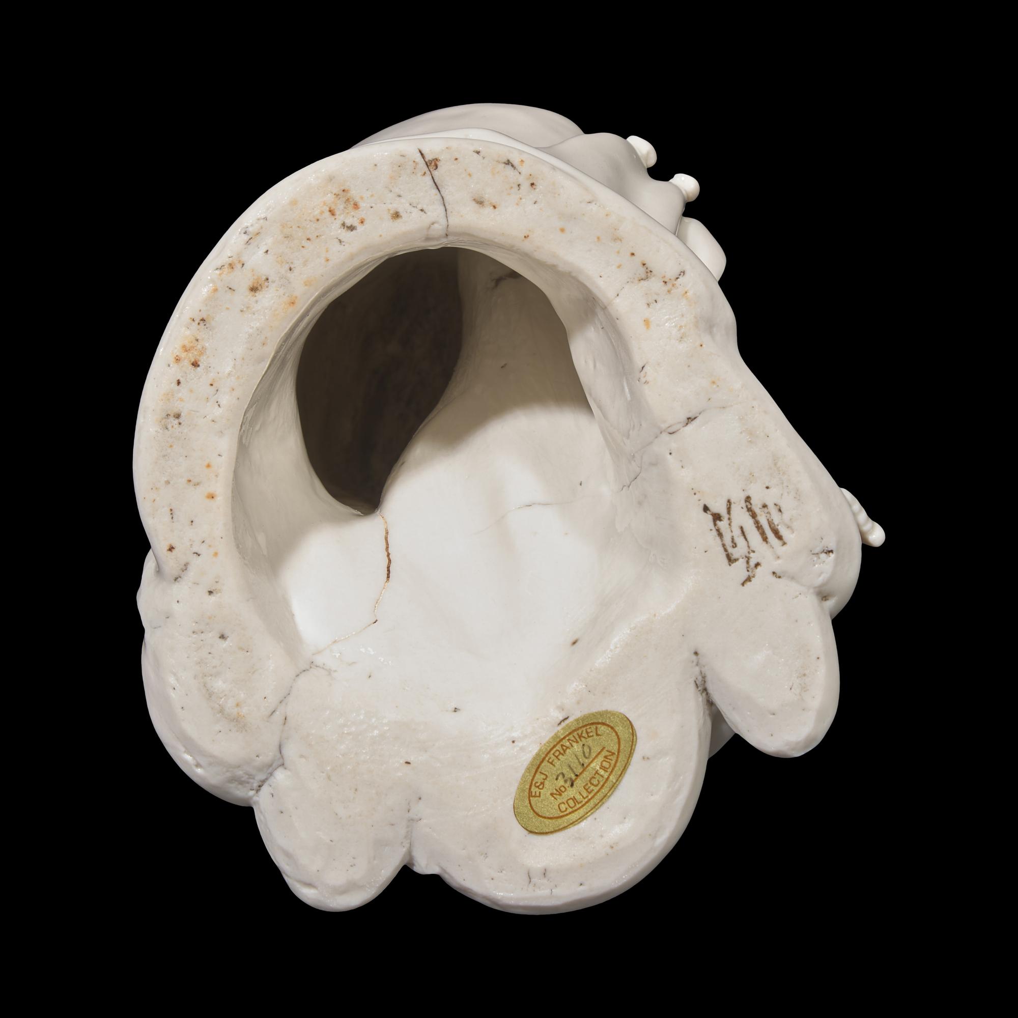 A Chinese Blanc de Chine Guanyin, 18th/19th Century 清中期 德化白瓷观音