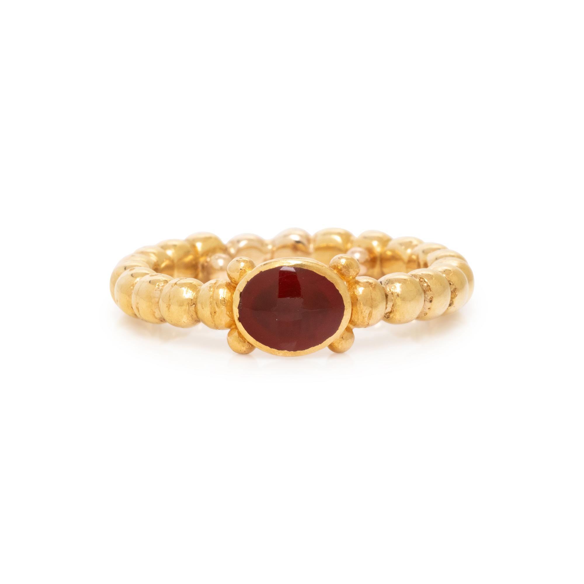 YELLOW GOLD AND CARNELIAN RING