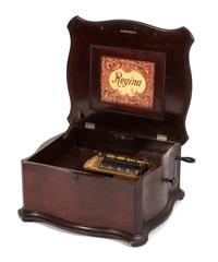 A Regina Mahogany Cased Music Box — LATE 19TH/EARLY 20TH CENTURY