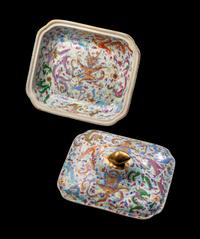 A Set of Three Chinese Famille Rose Porcelain Rectangular 'Dragons' Covered Tureens