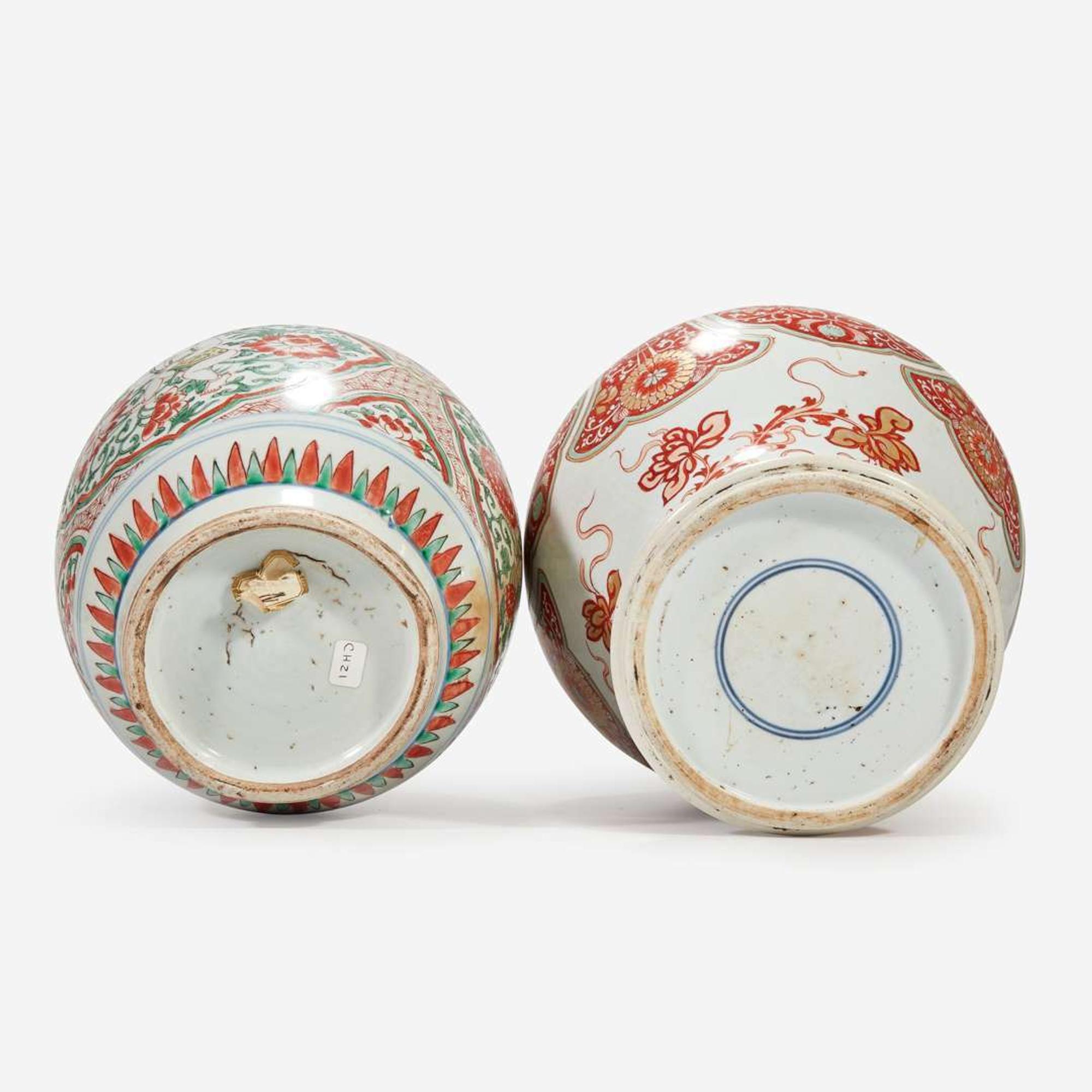 Two Chinese famille verte decorated porcelain jars 17th/18th century