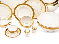 A Minton Buckingham Porcelain Dinner Service