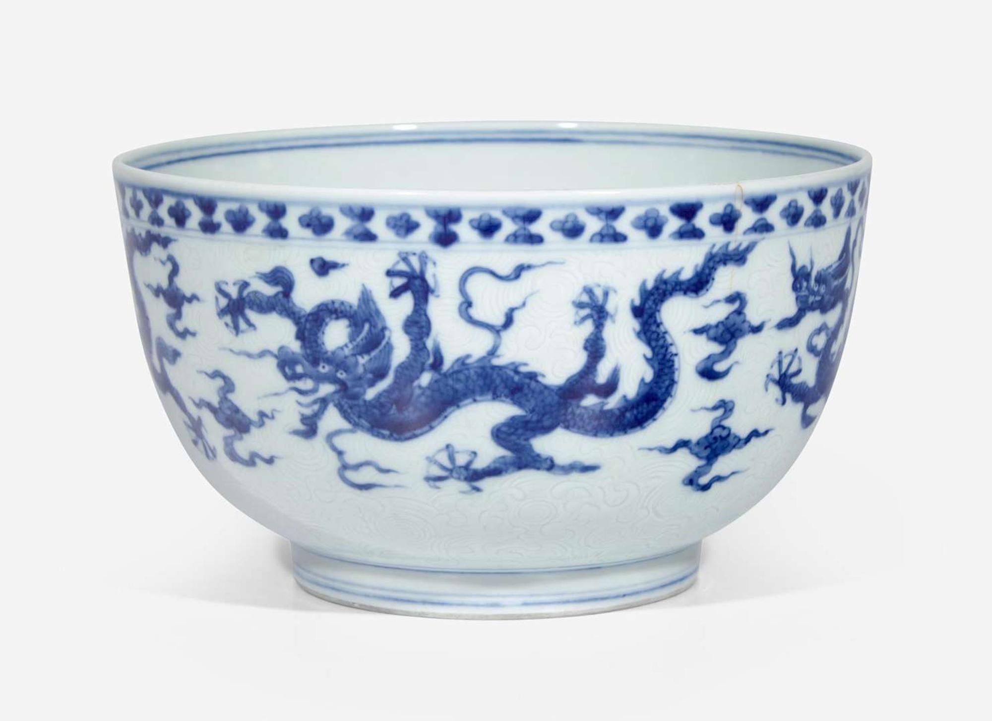 An unusual Chinese blue and white "Dragon" deep bowl, Zhengde mark, possibly 18th century 青花龍紋深腹盌 正德款 或十八世紀