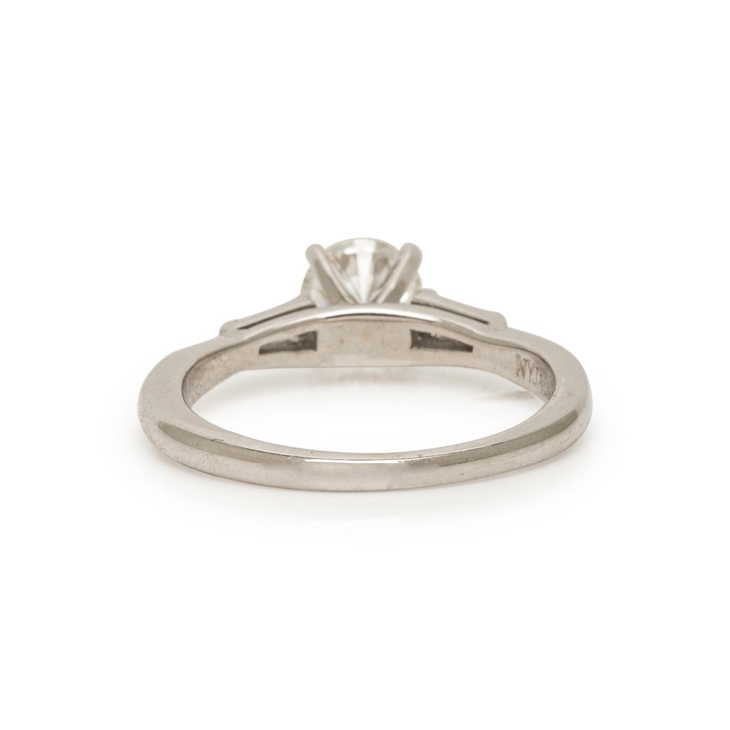 DIAMOND AND WHITE GOLD RING